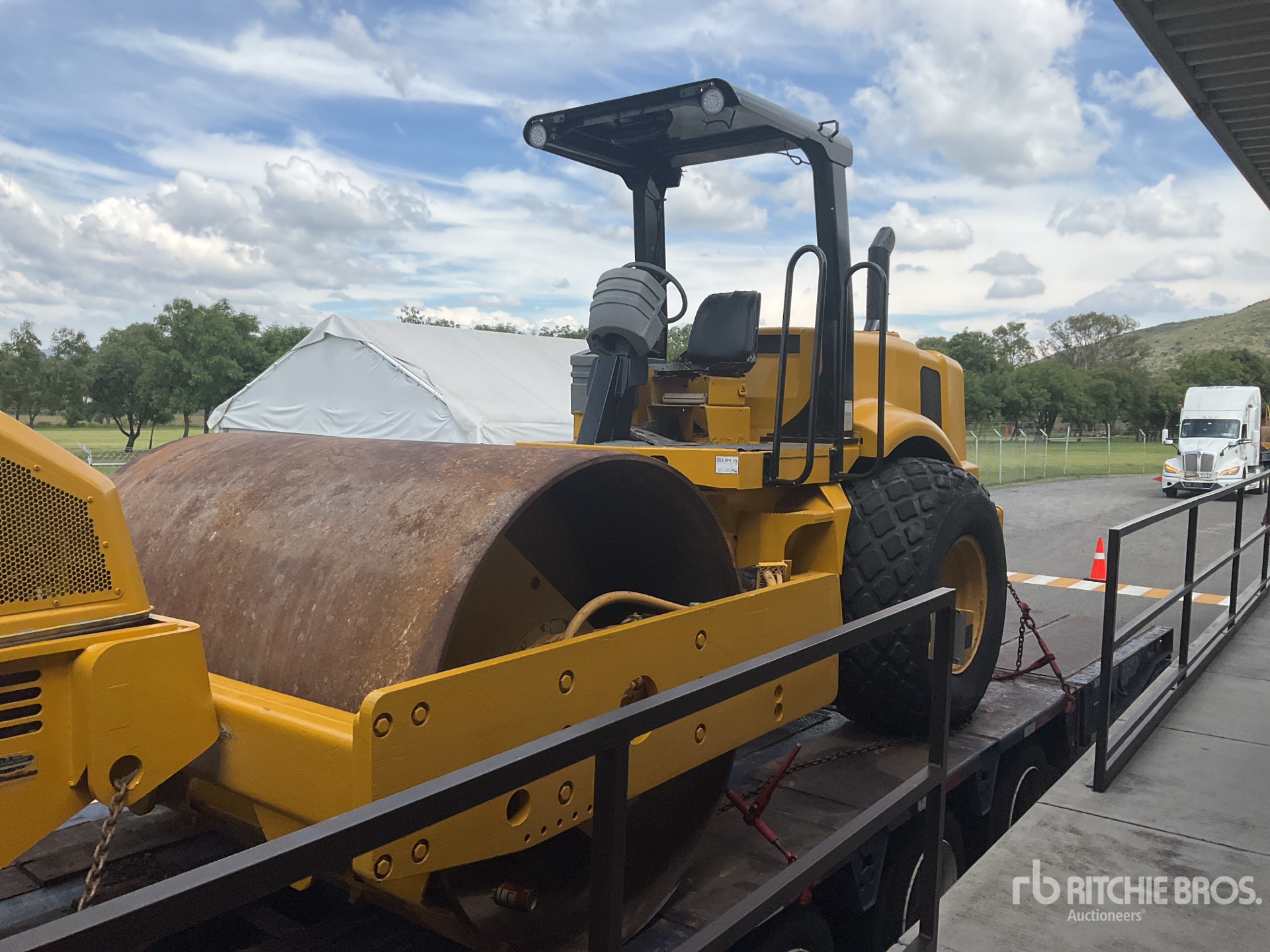 Photo of 2003 Caterpillar CS533D