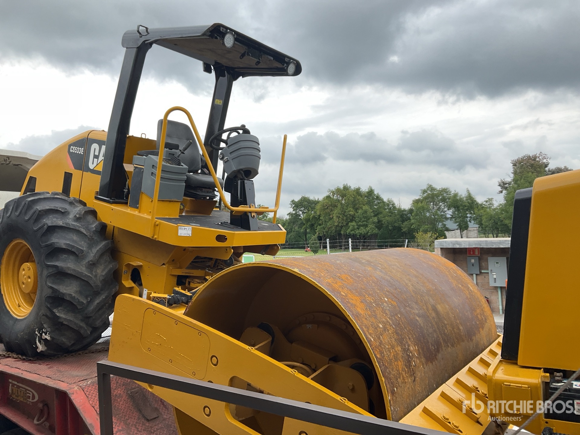 Photo of 2011 Caterpillar CS-533E