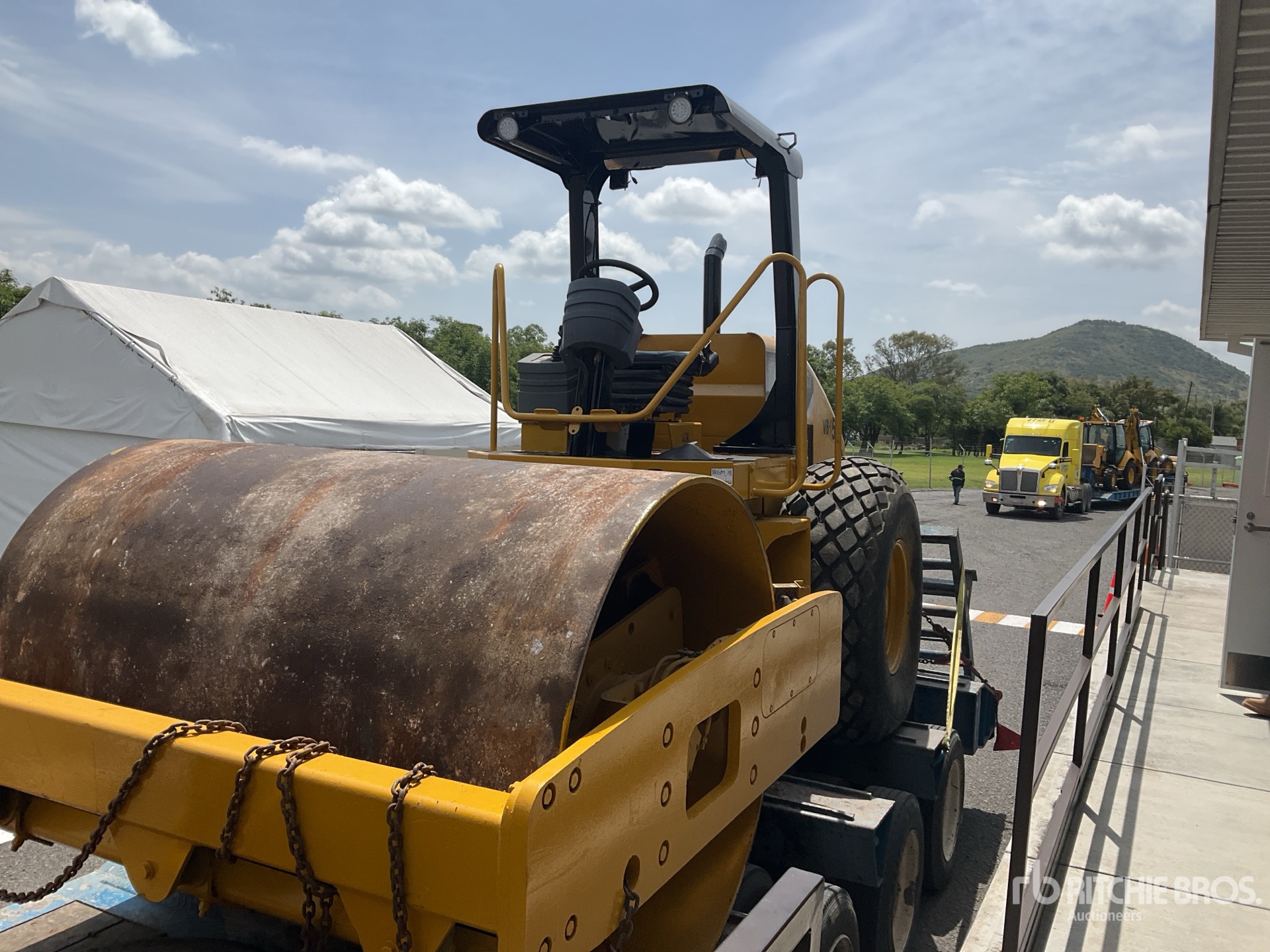 2011 Caterpillar CS-533E