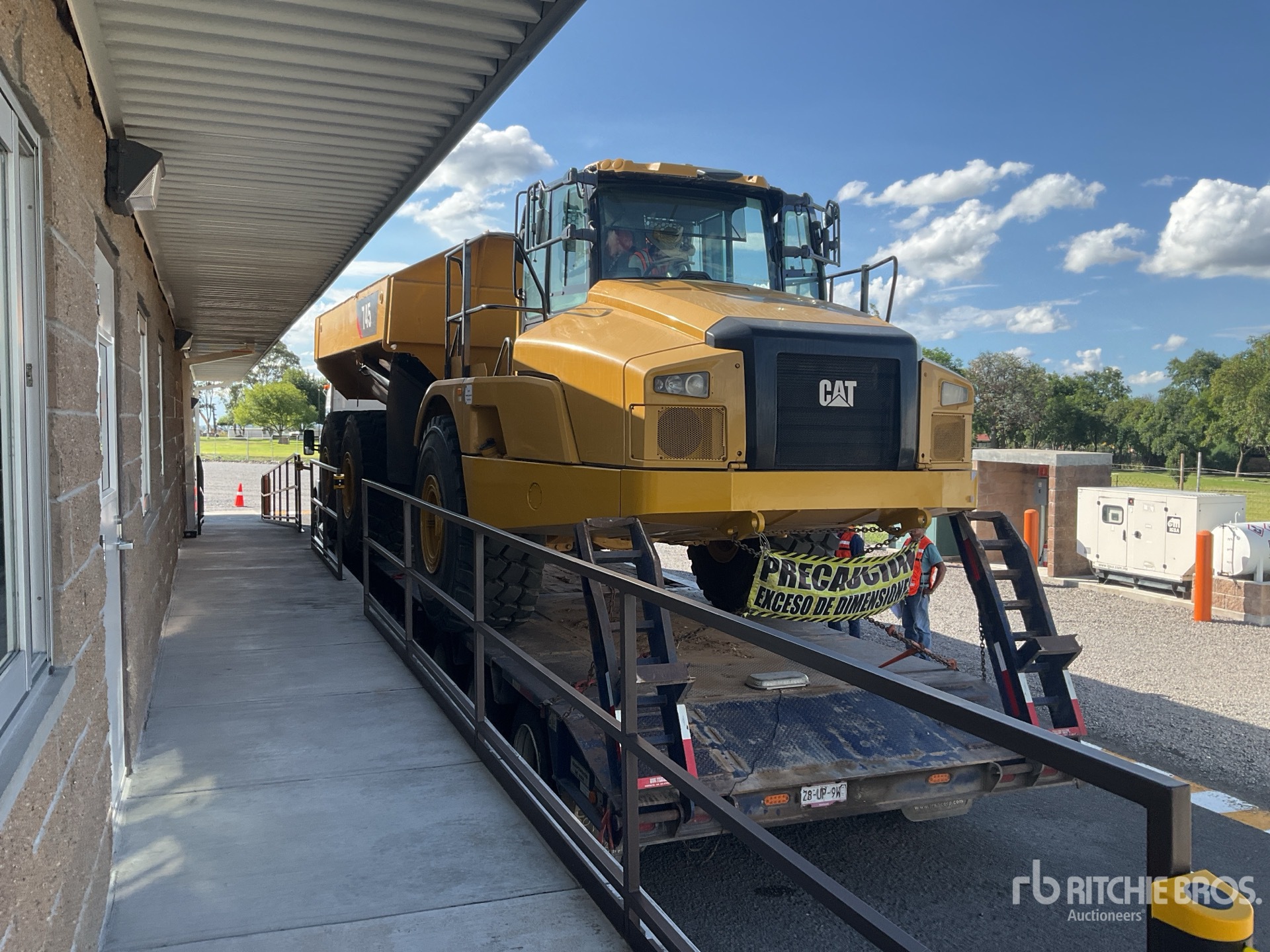 2017 Caterpillar 745