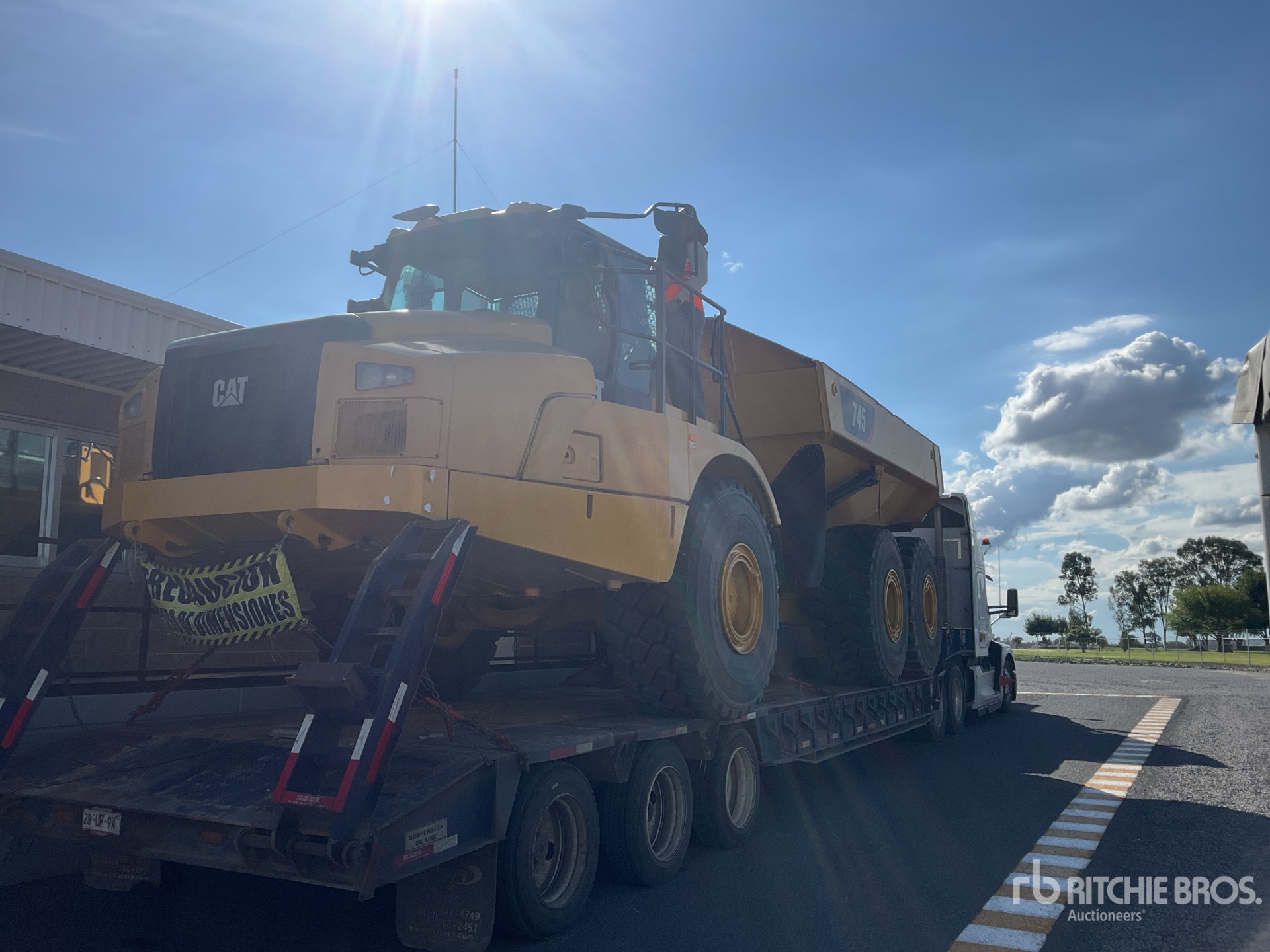 2017 Caterpillar 745
