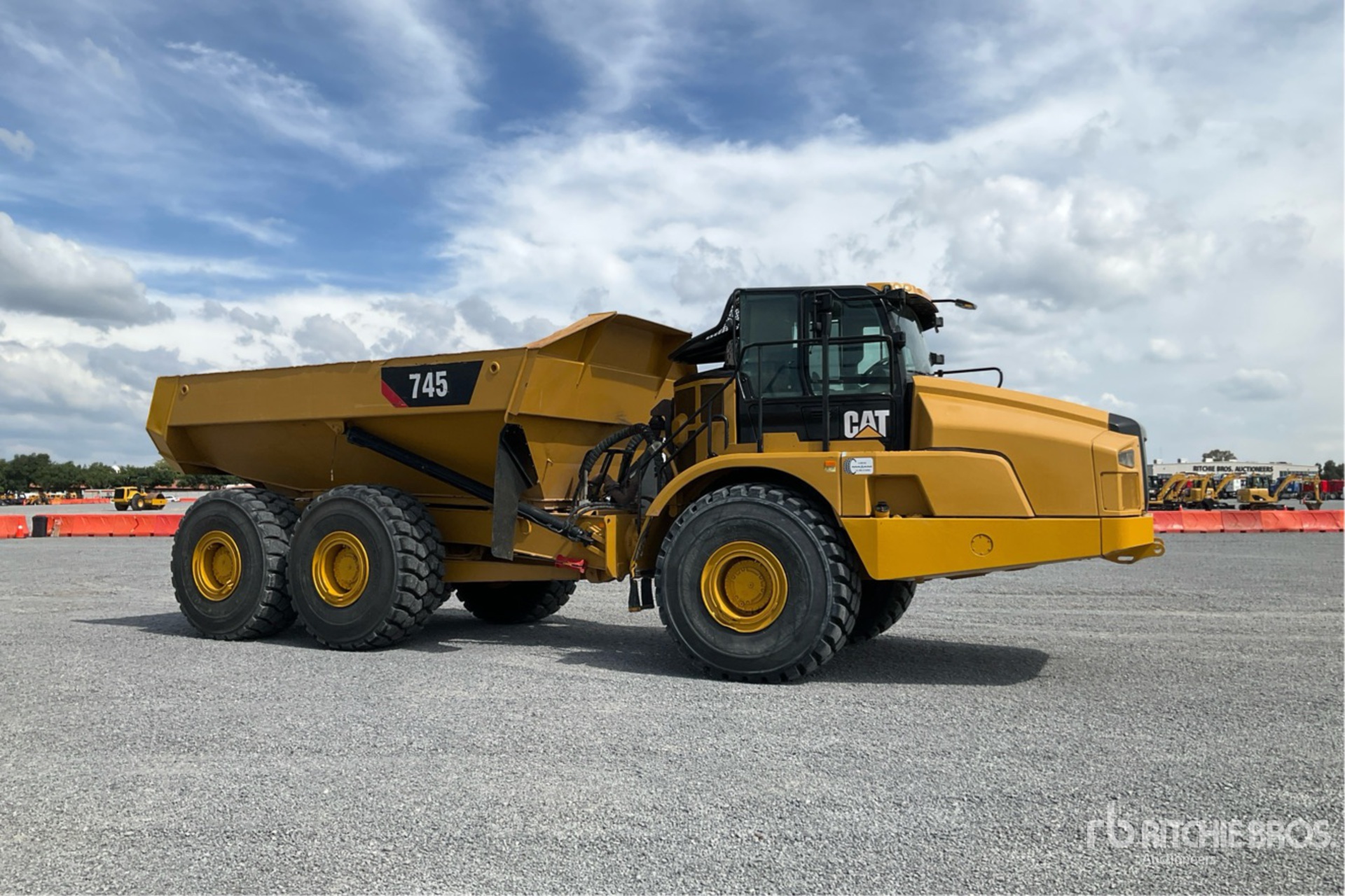 2017 Caterpillar 745