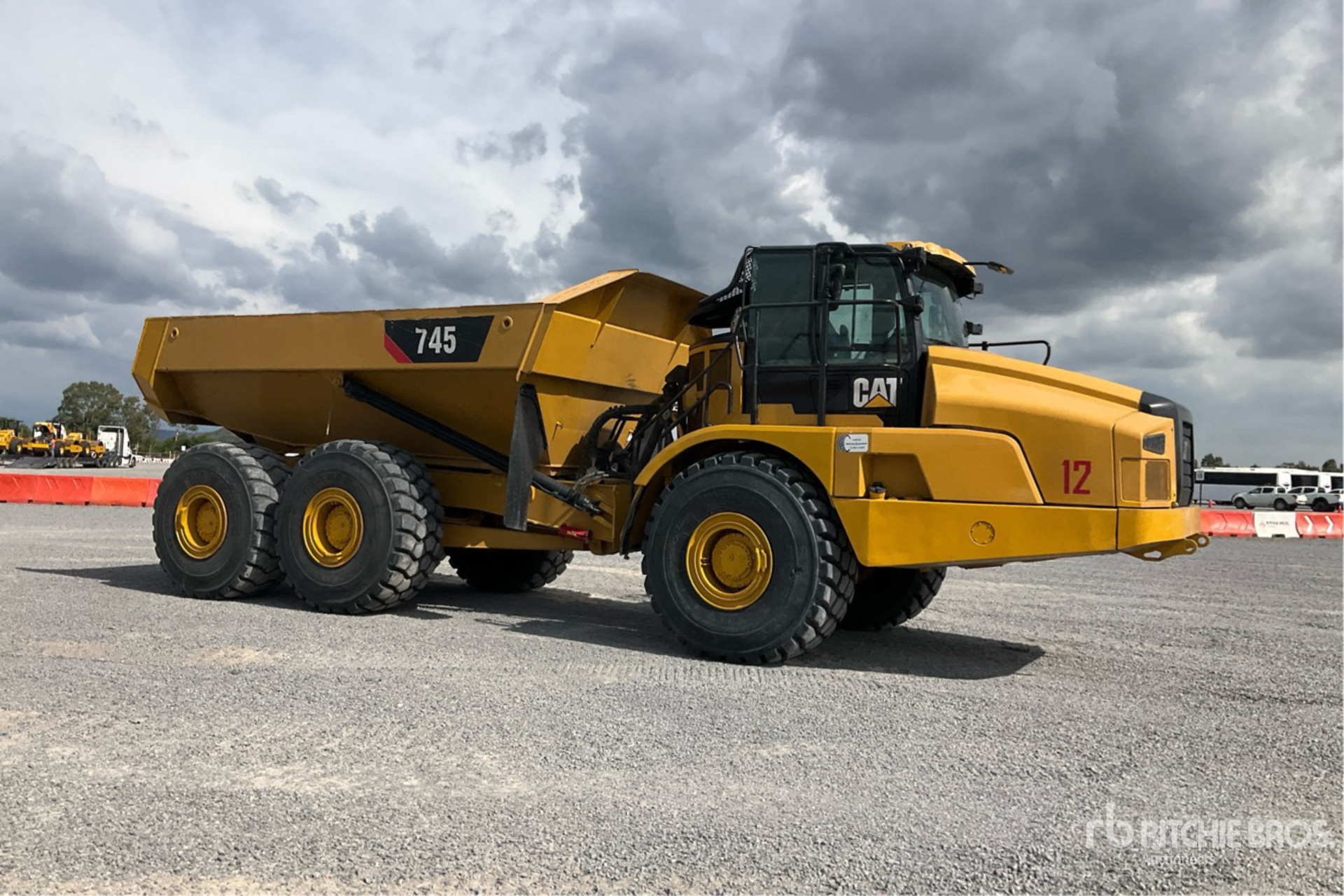 2017 Caterpillar 745