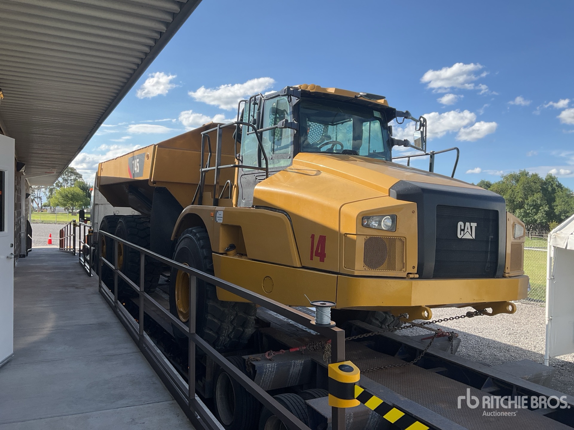 2017 Caterpillar 745