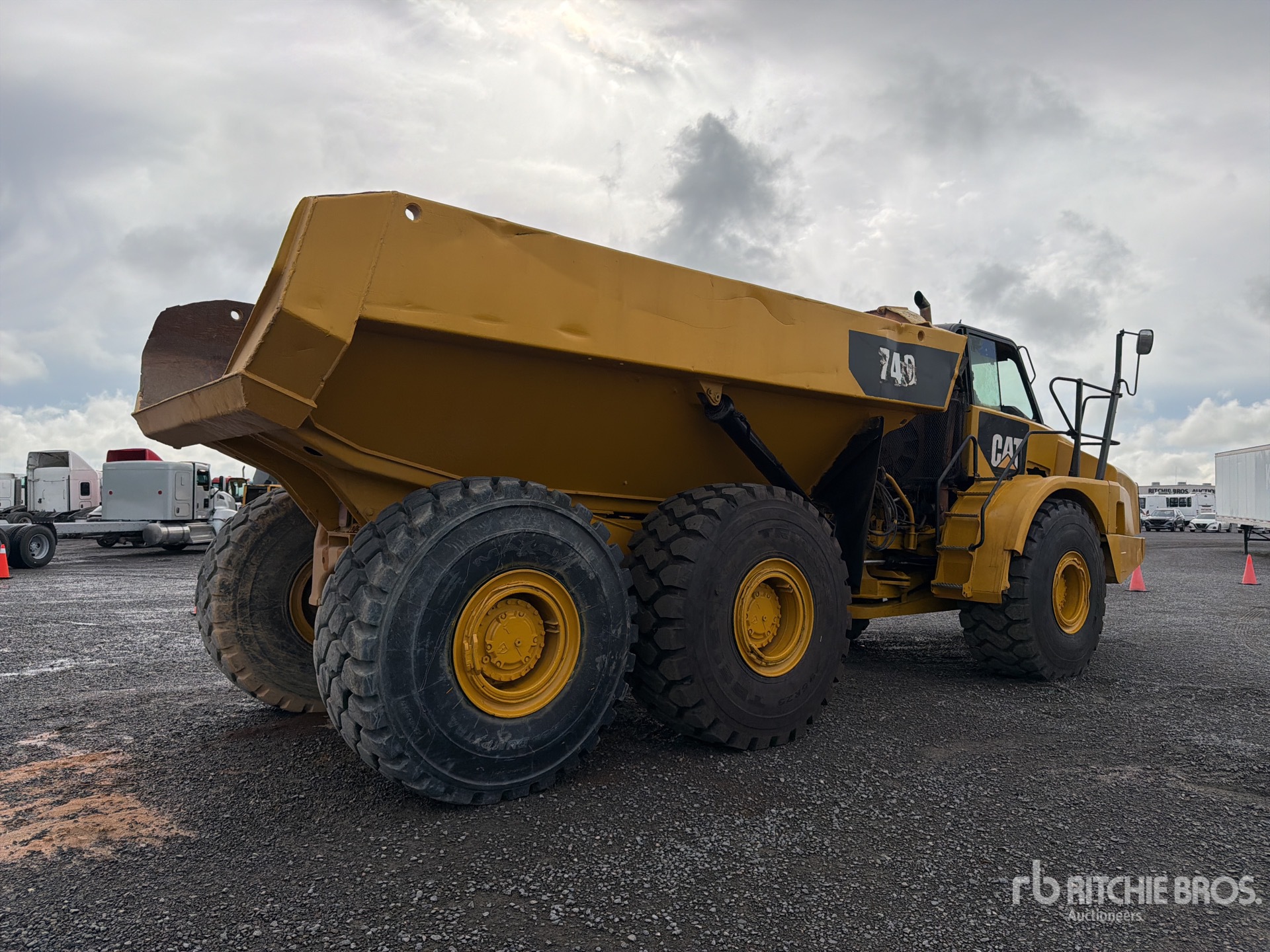 2013 Caterpillar 740B
