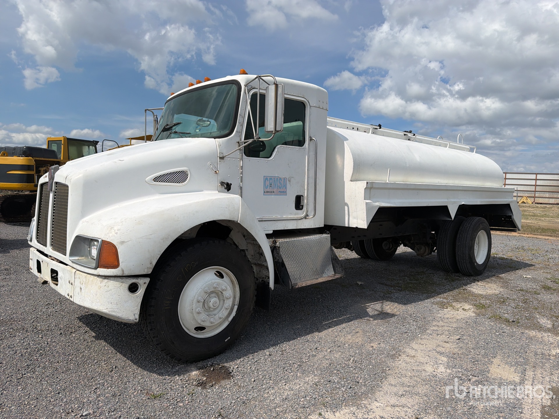 2004 Kenworth T300