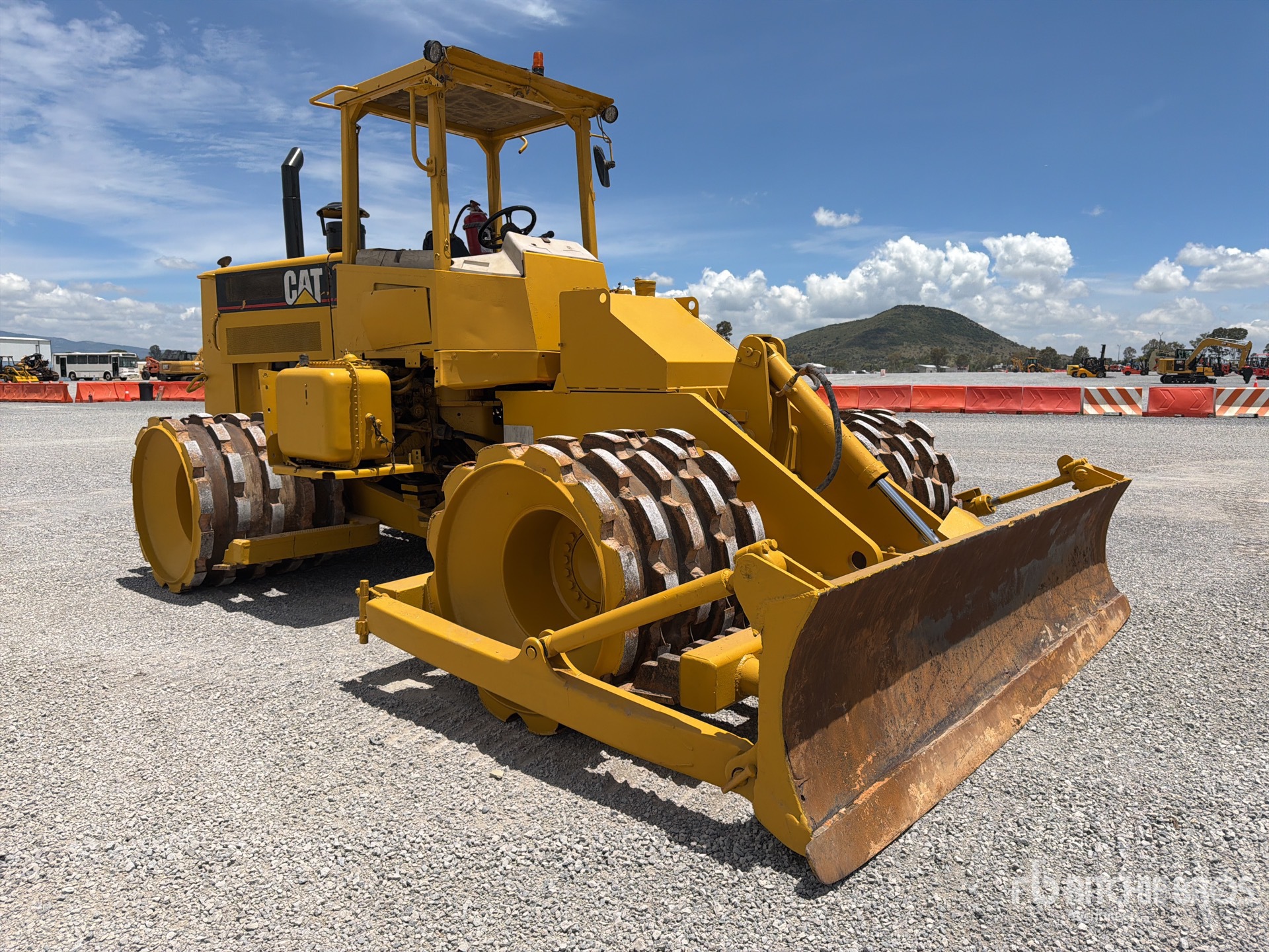 2005 Caterpillar 815F