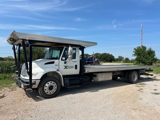 2011 International 4400 4x2 Rollback Truck