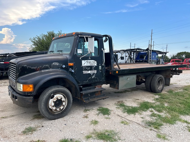 1997 International 4700 4x2 Rollback Truck