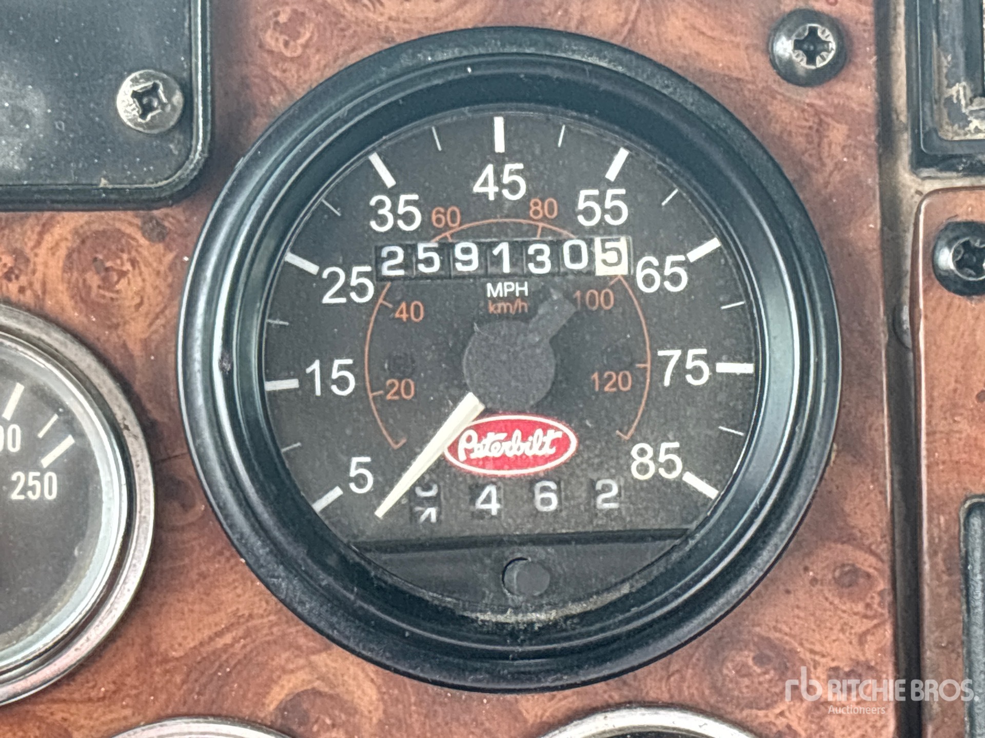 2006 Peterbilt 335