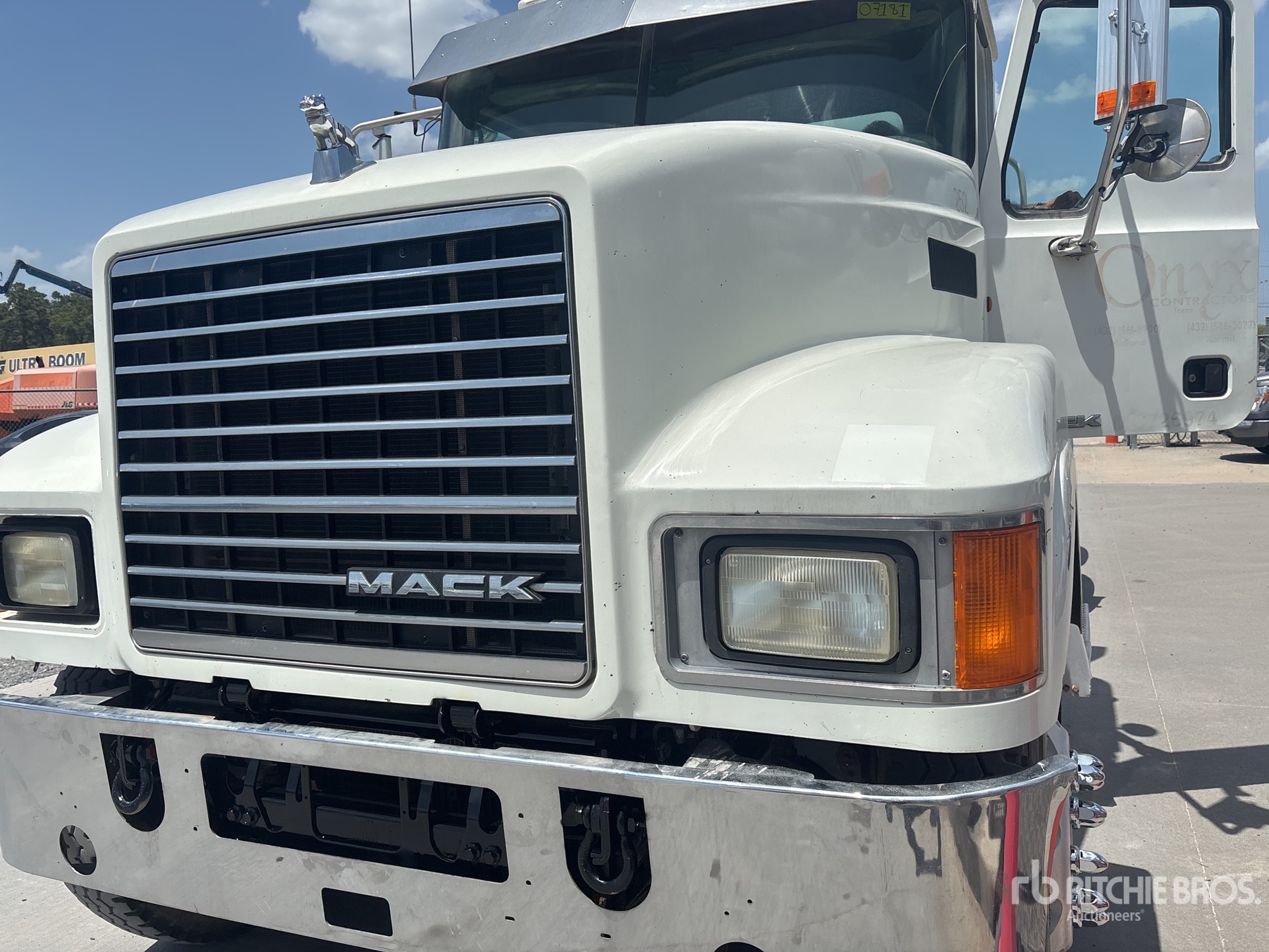 2011 Mack CHU613