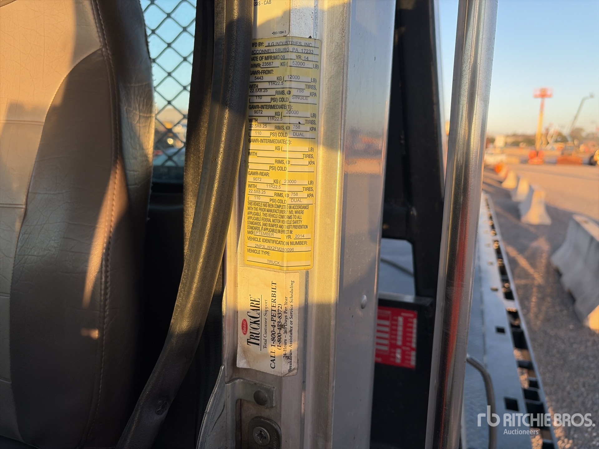 2015 Peterbilt 348