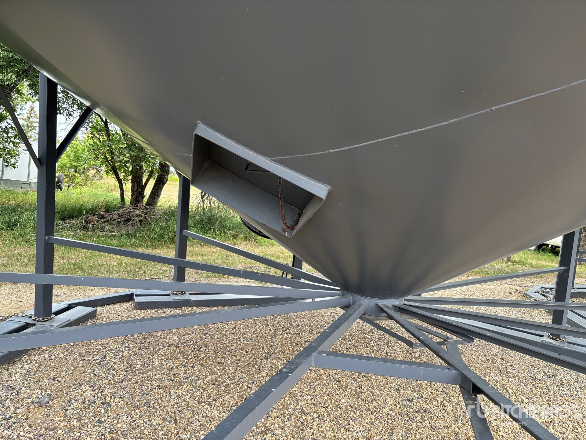 Rosco +/- 4400 bu 6 Ring Hopper