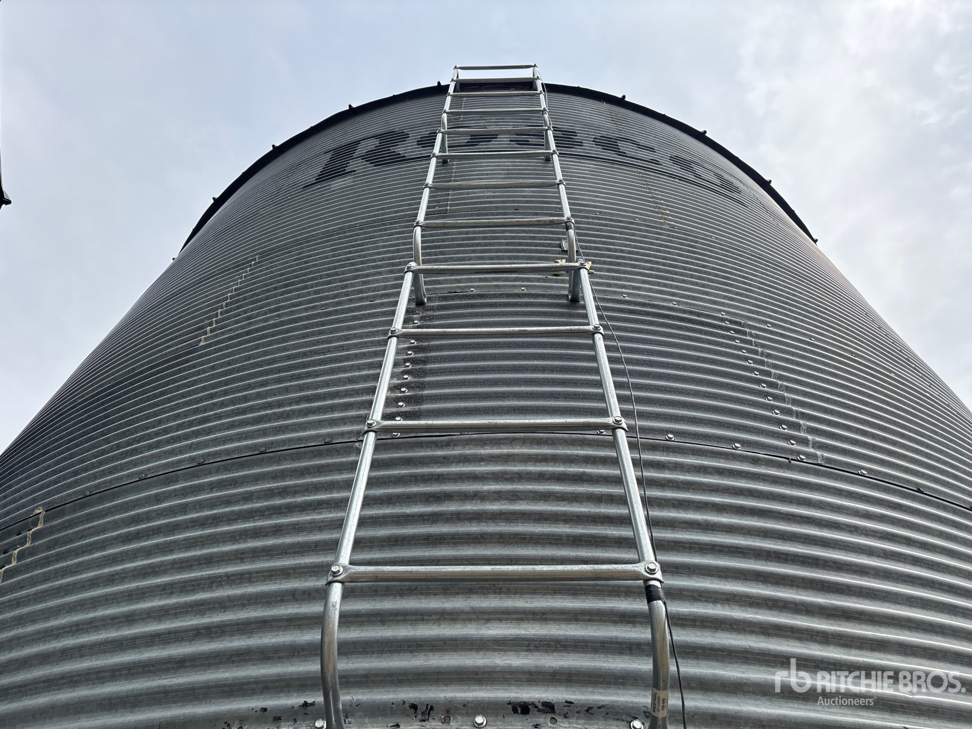 Rosco +/- 4400 bu 6 Ring Hopper
