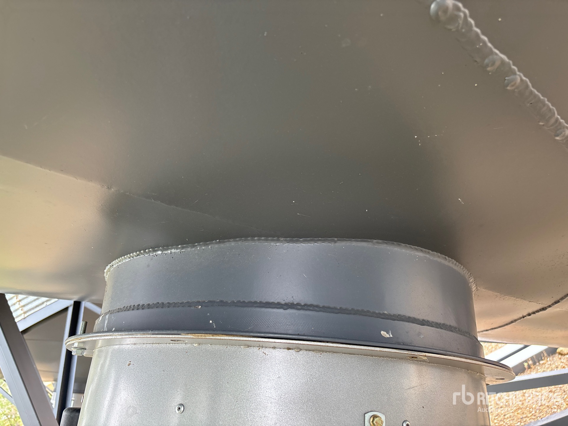 Rosco +/- 4400 bu 6 Ring Hopper