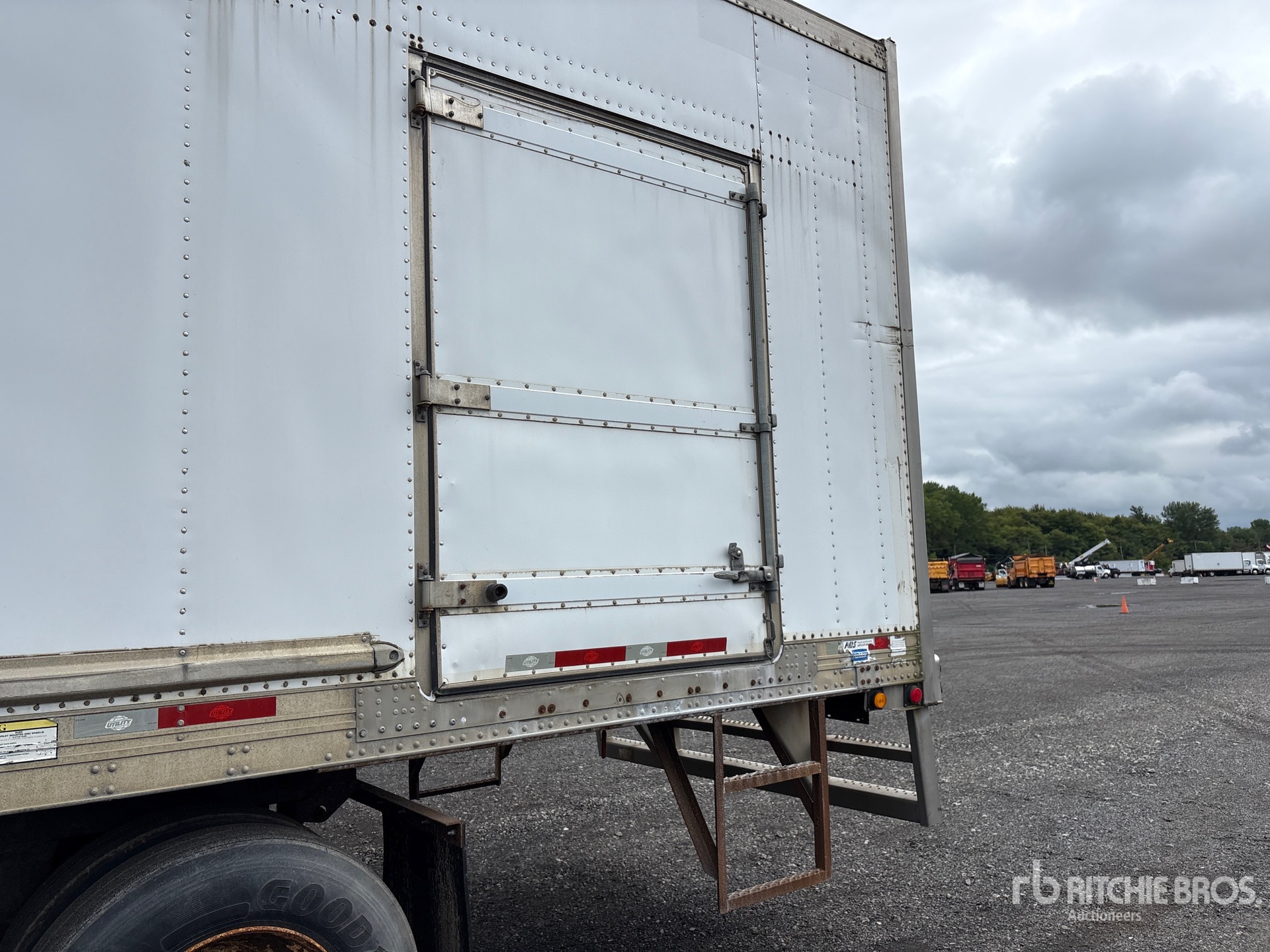 2009 Utility 53 ft x 102 in T/A