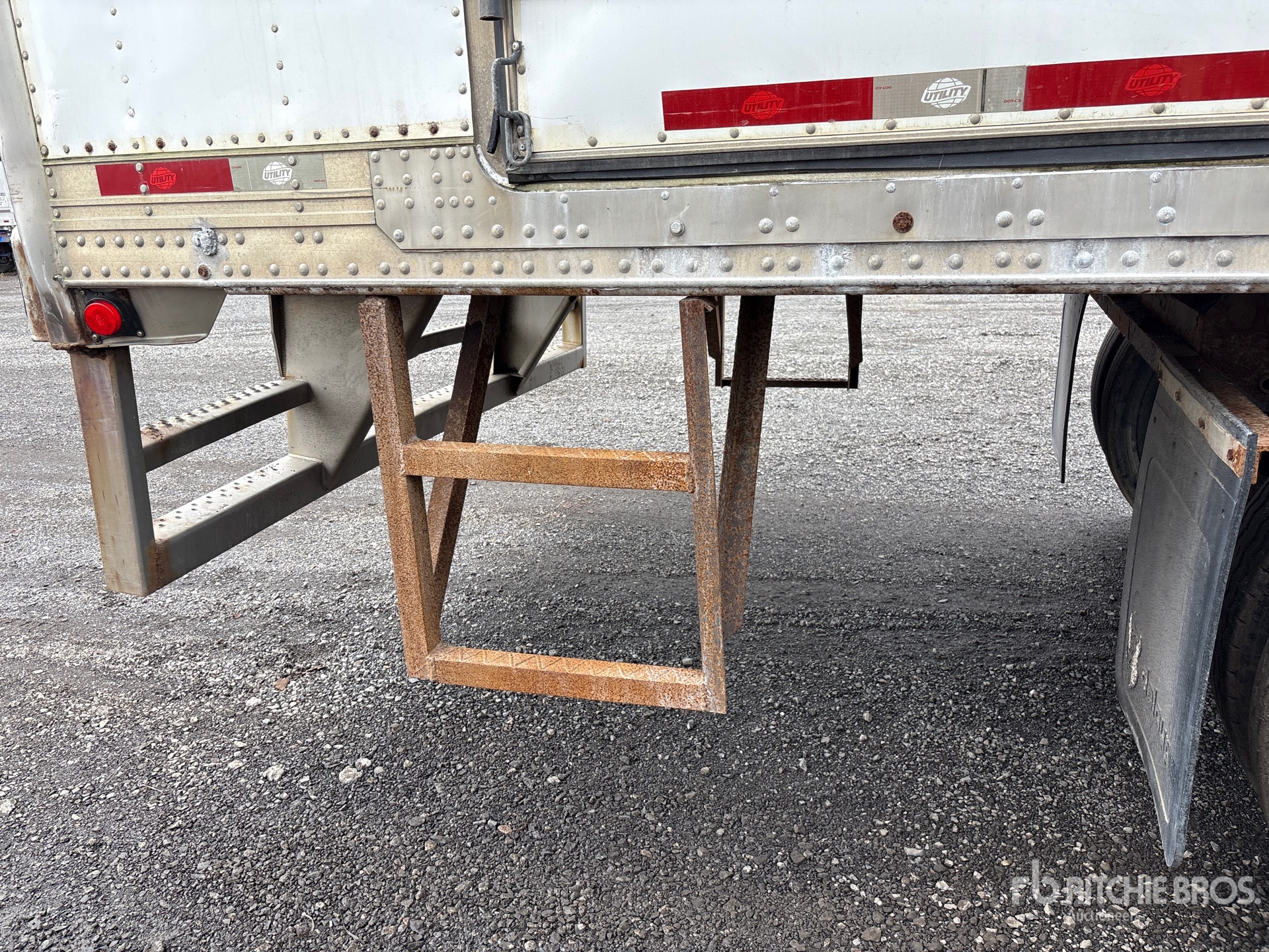 2009 Utility 53 ft x 102 in T/A