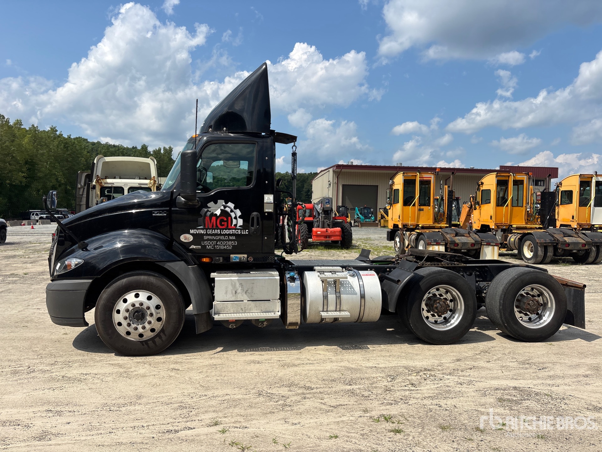 2019 International RH613