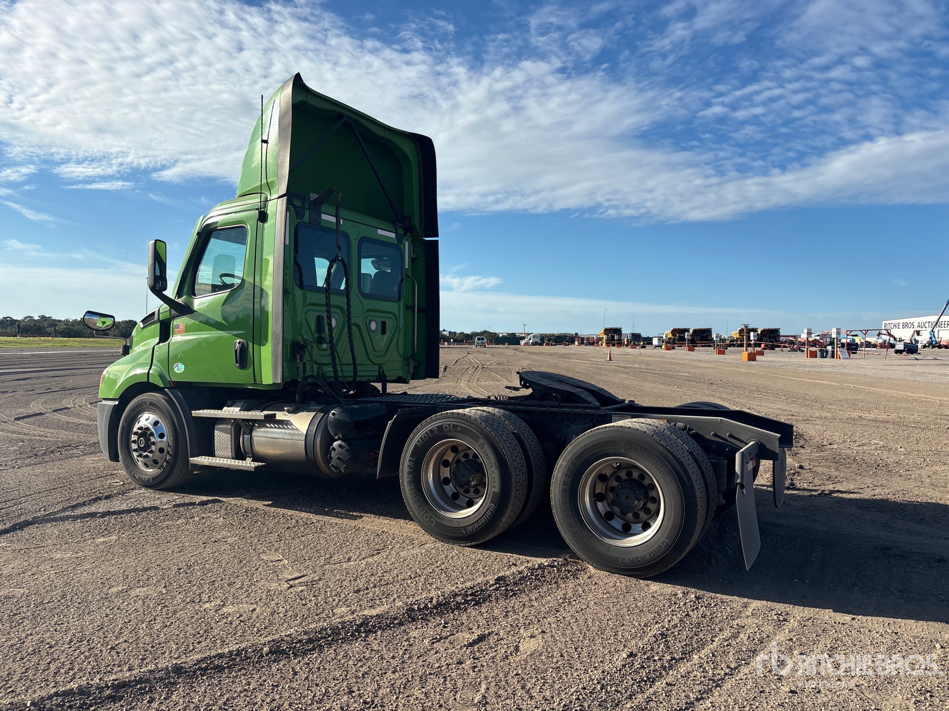 2021 Freightliner CASCADIA 116