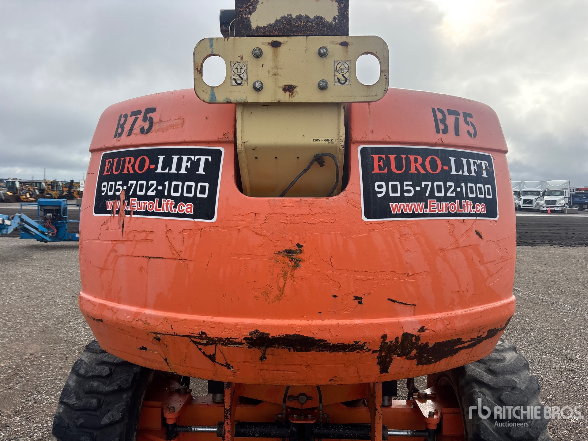 2005 JLG 600S