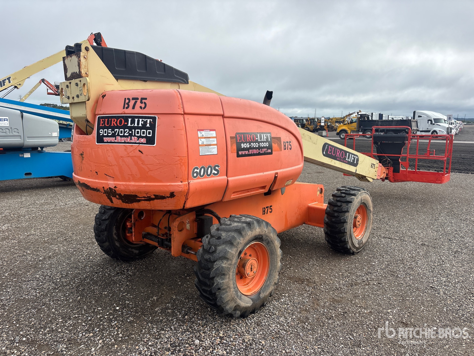 2005 JLG 600S