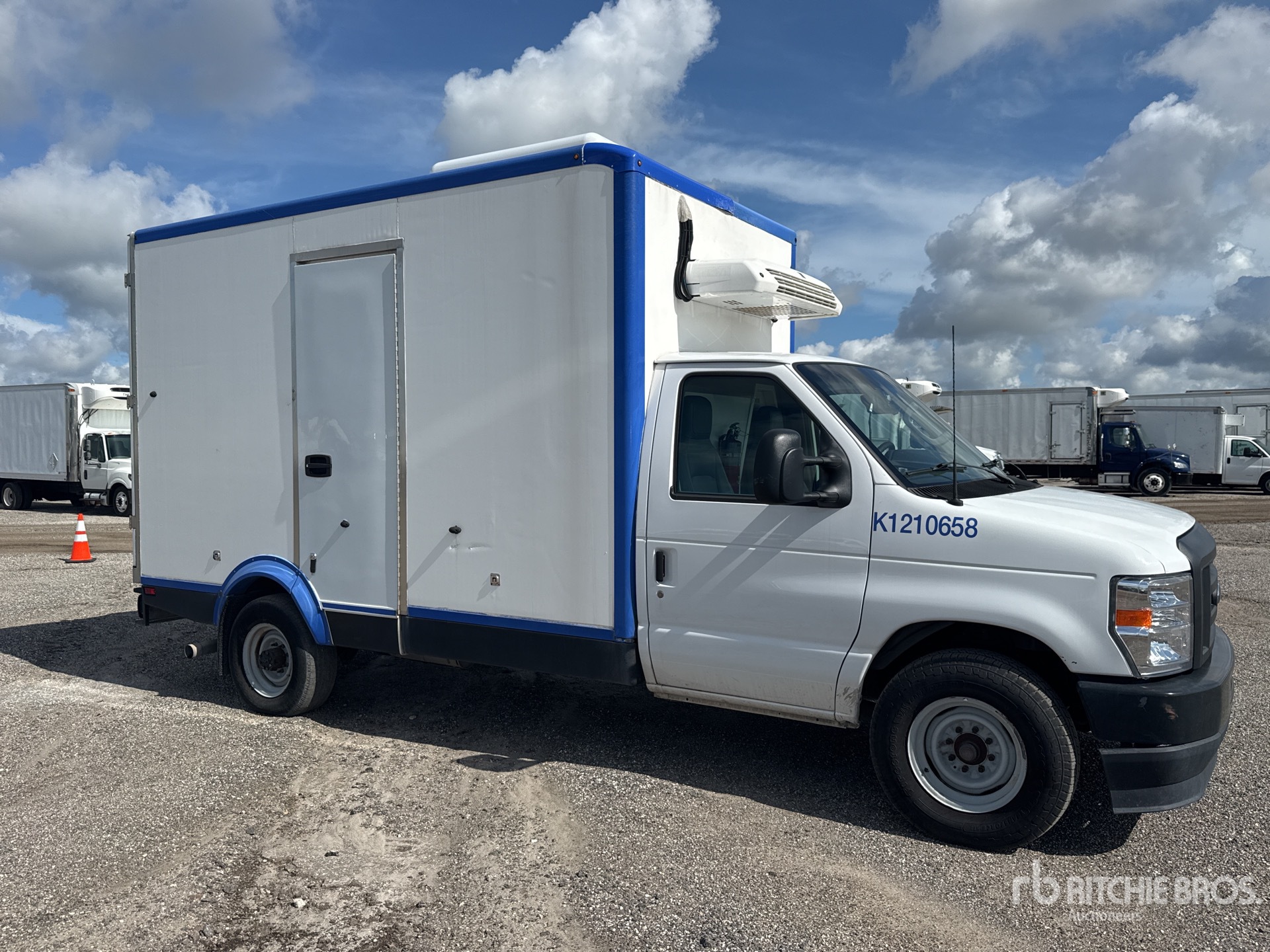 2024 Ford E-350