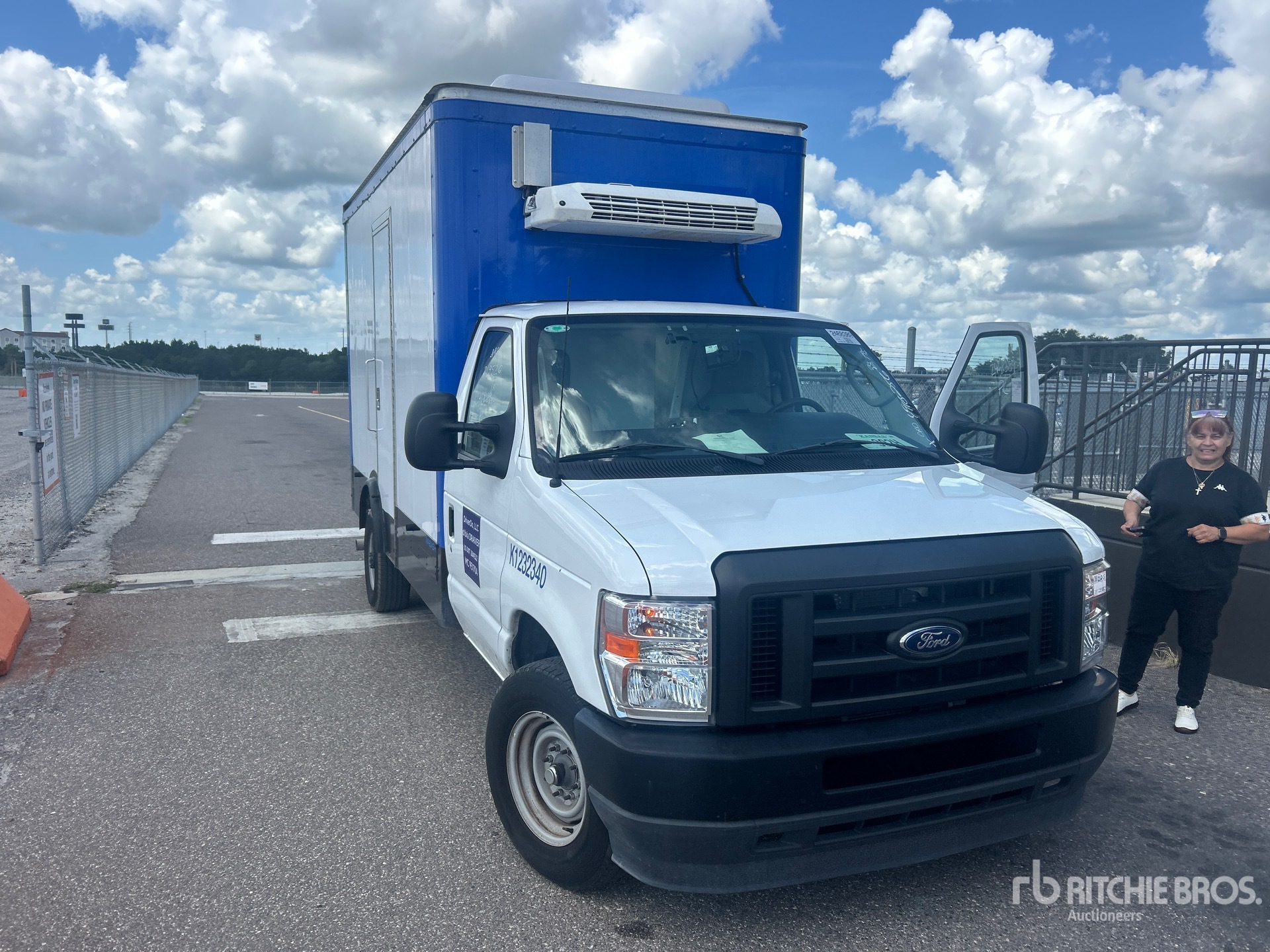 2024 Ford E-350