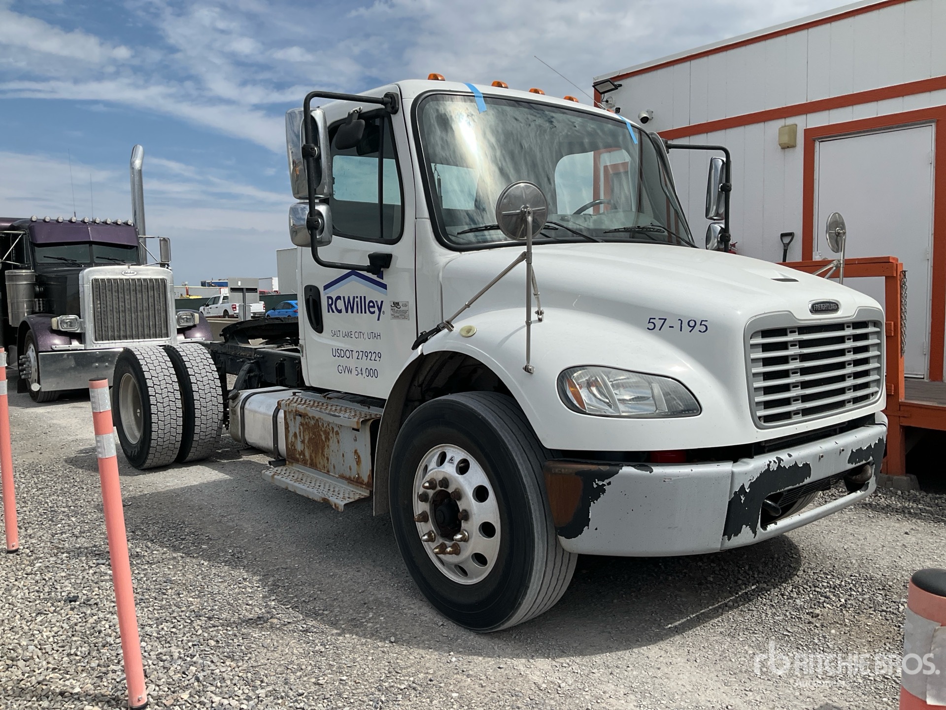 2019 Freightliner M2 106