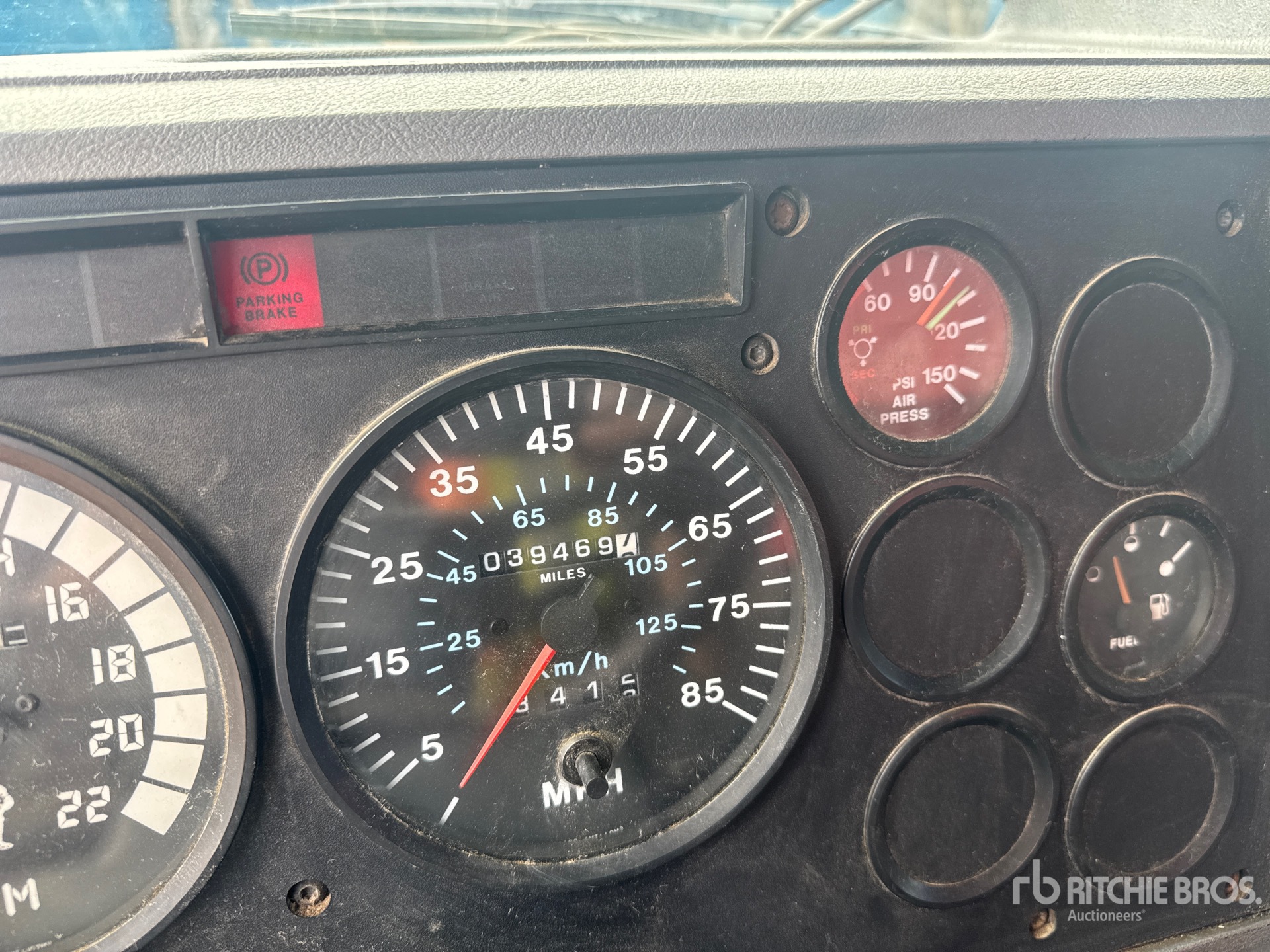 1997 Mack CH613