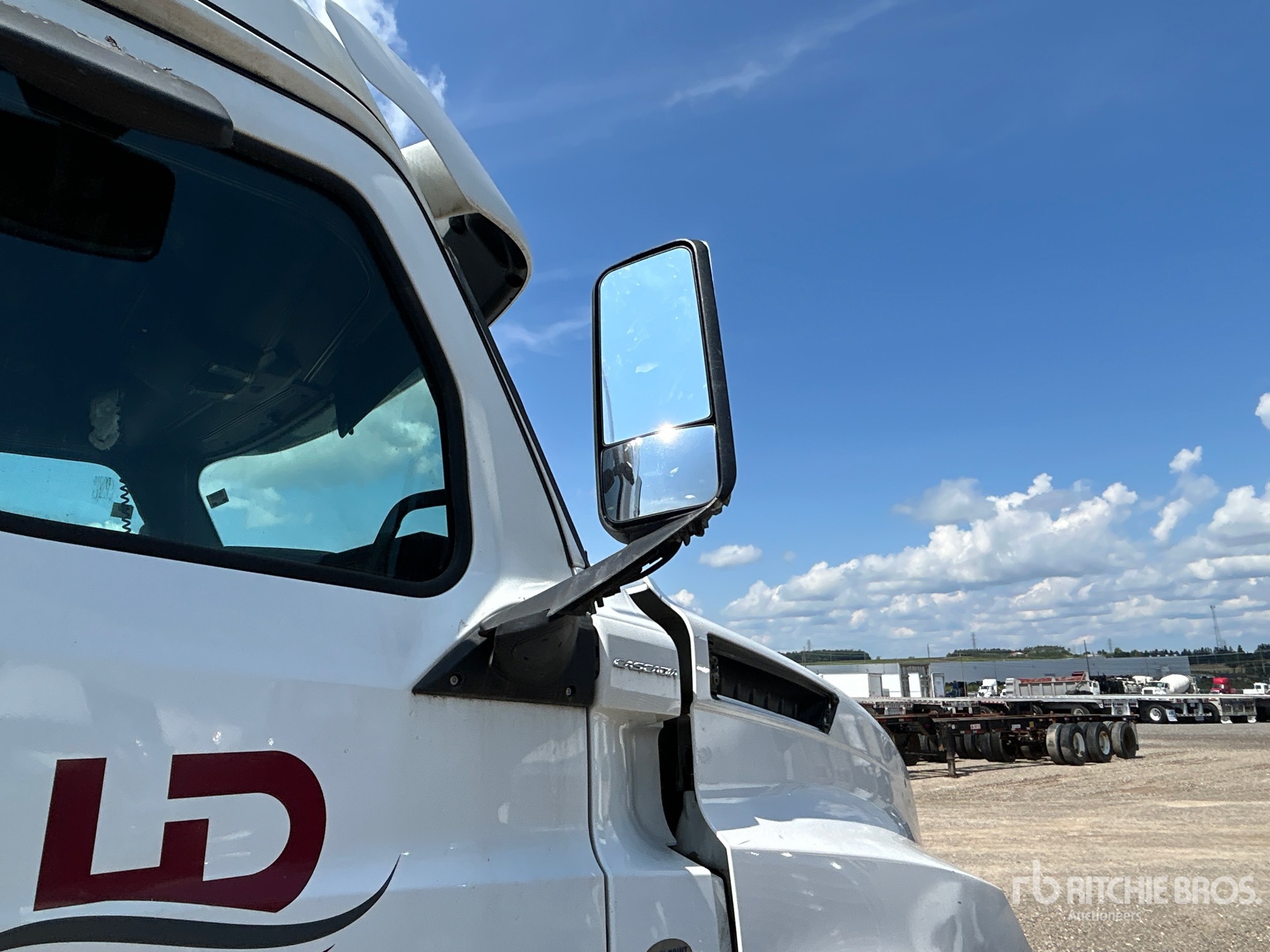 2019 Freightliner CASCADIA 126