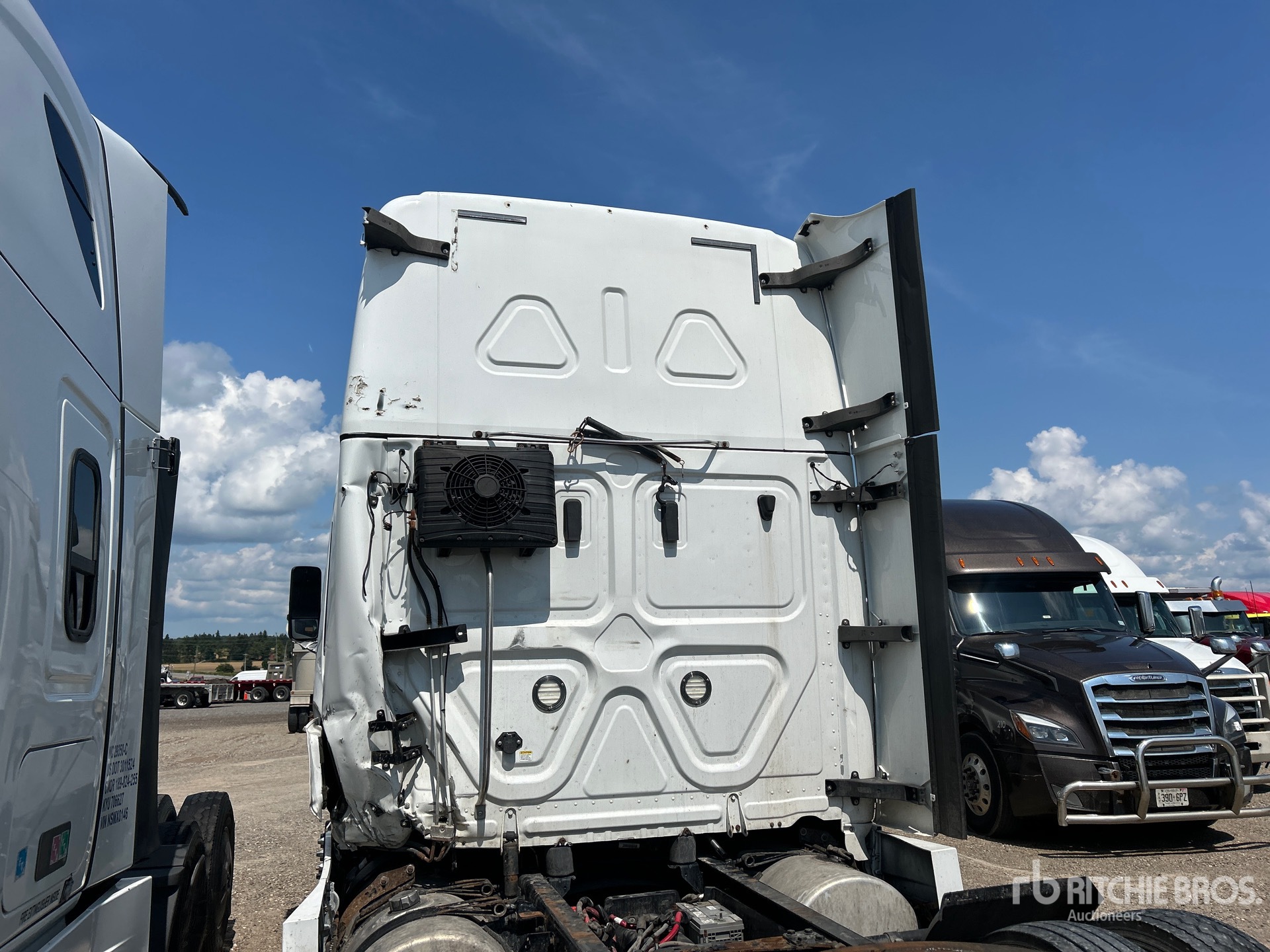 2019 Freightliner CASCADIA 126