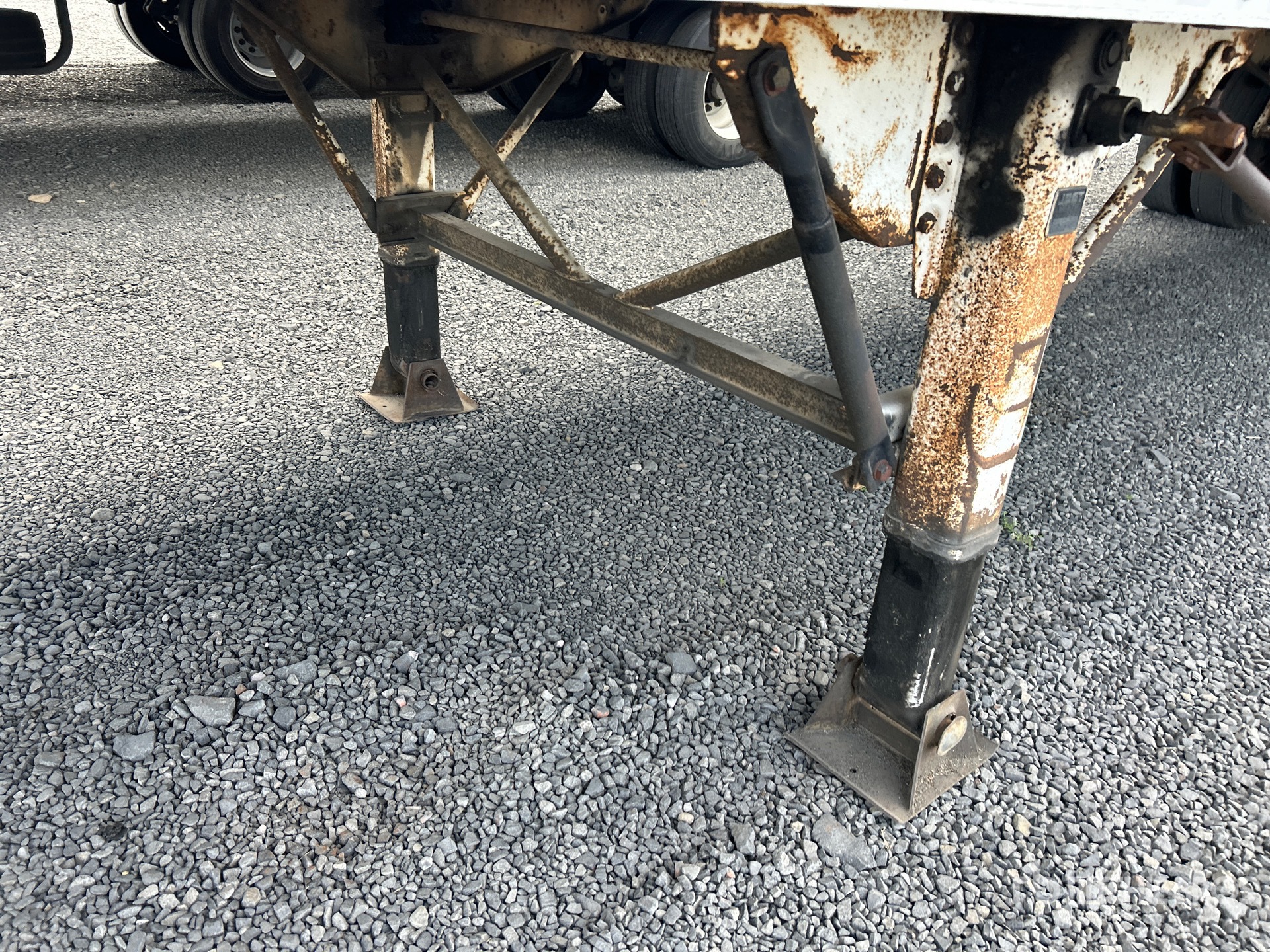 1999 Trailmobile 32 ft x 96 in S/A