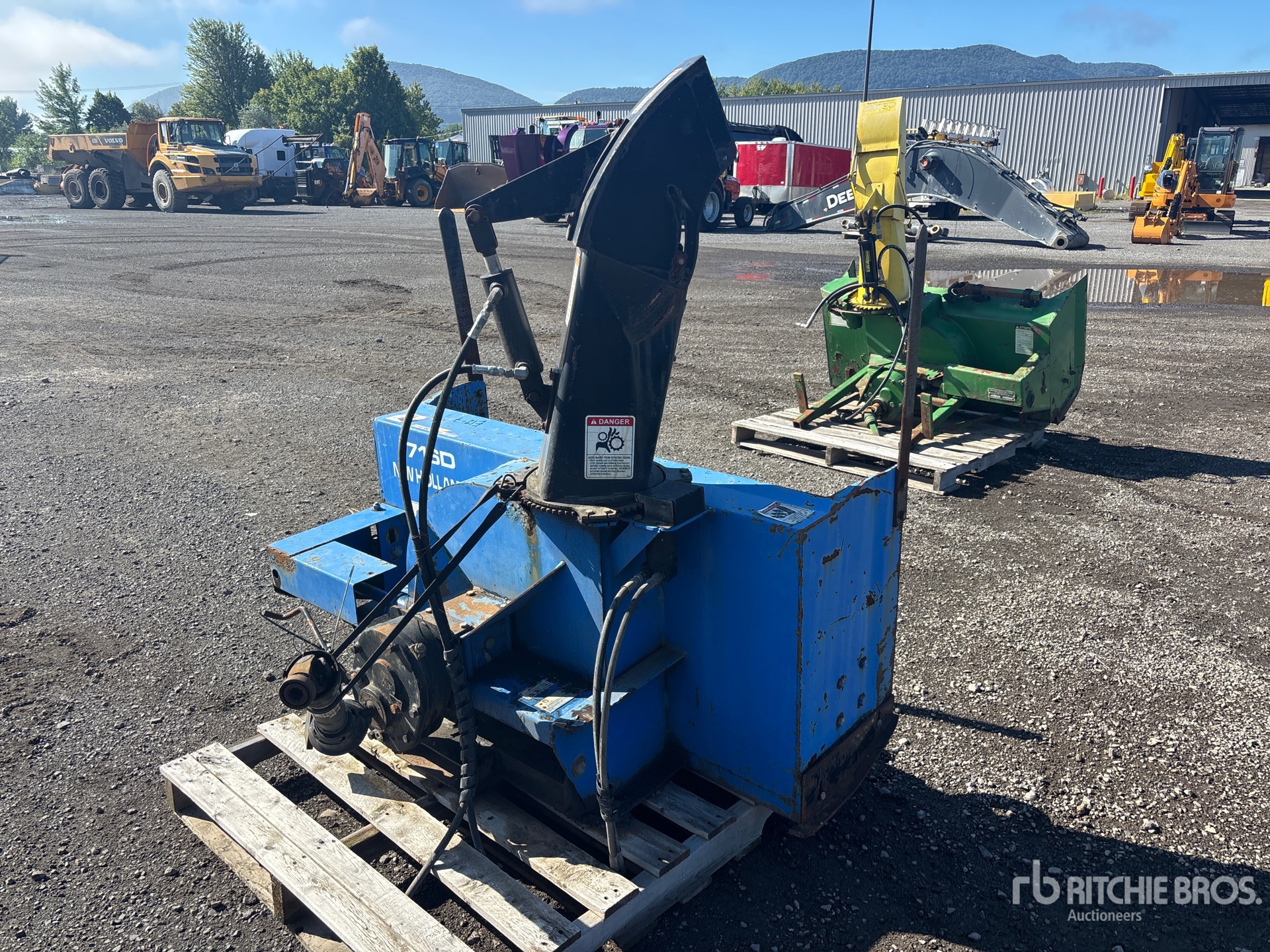 New Holland 716D