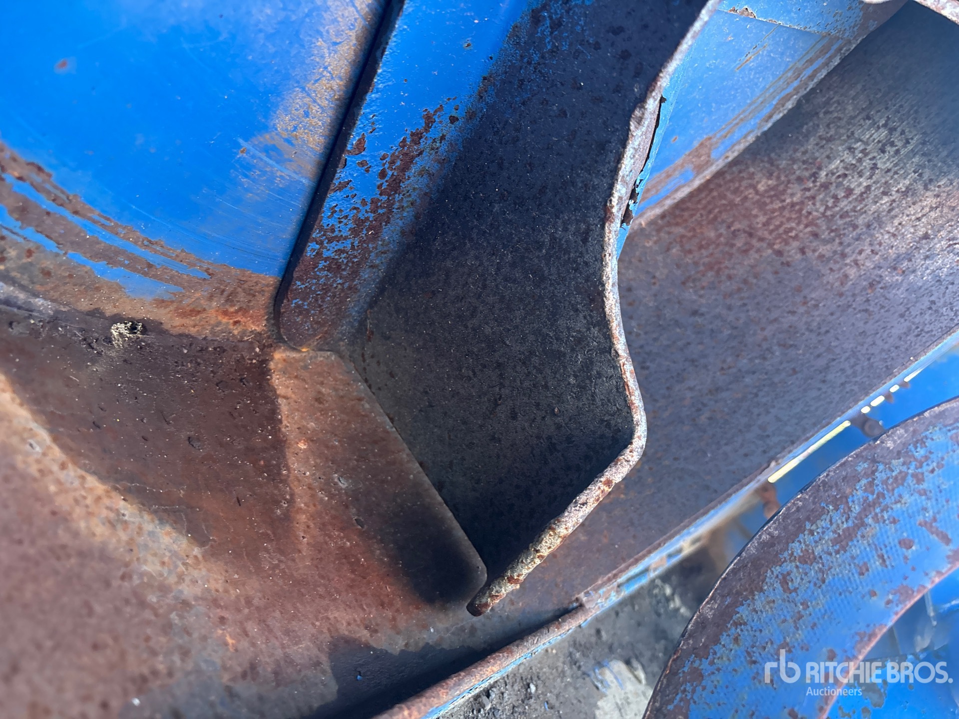 New Holland 716D