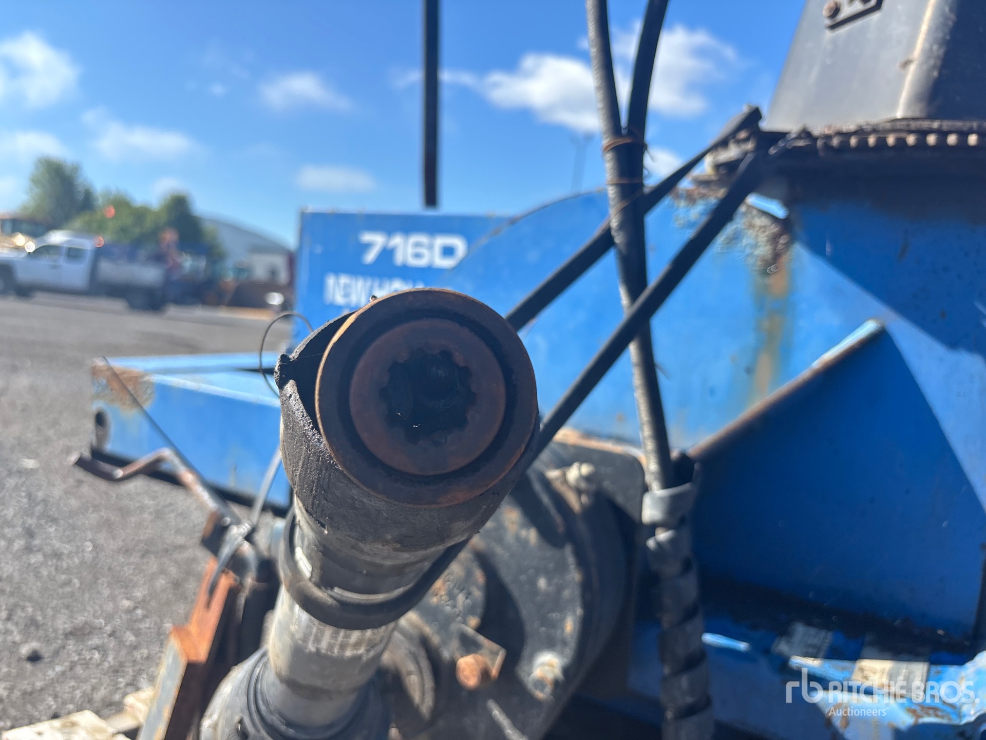 New Holland 716D