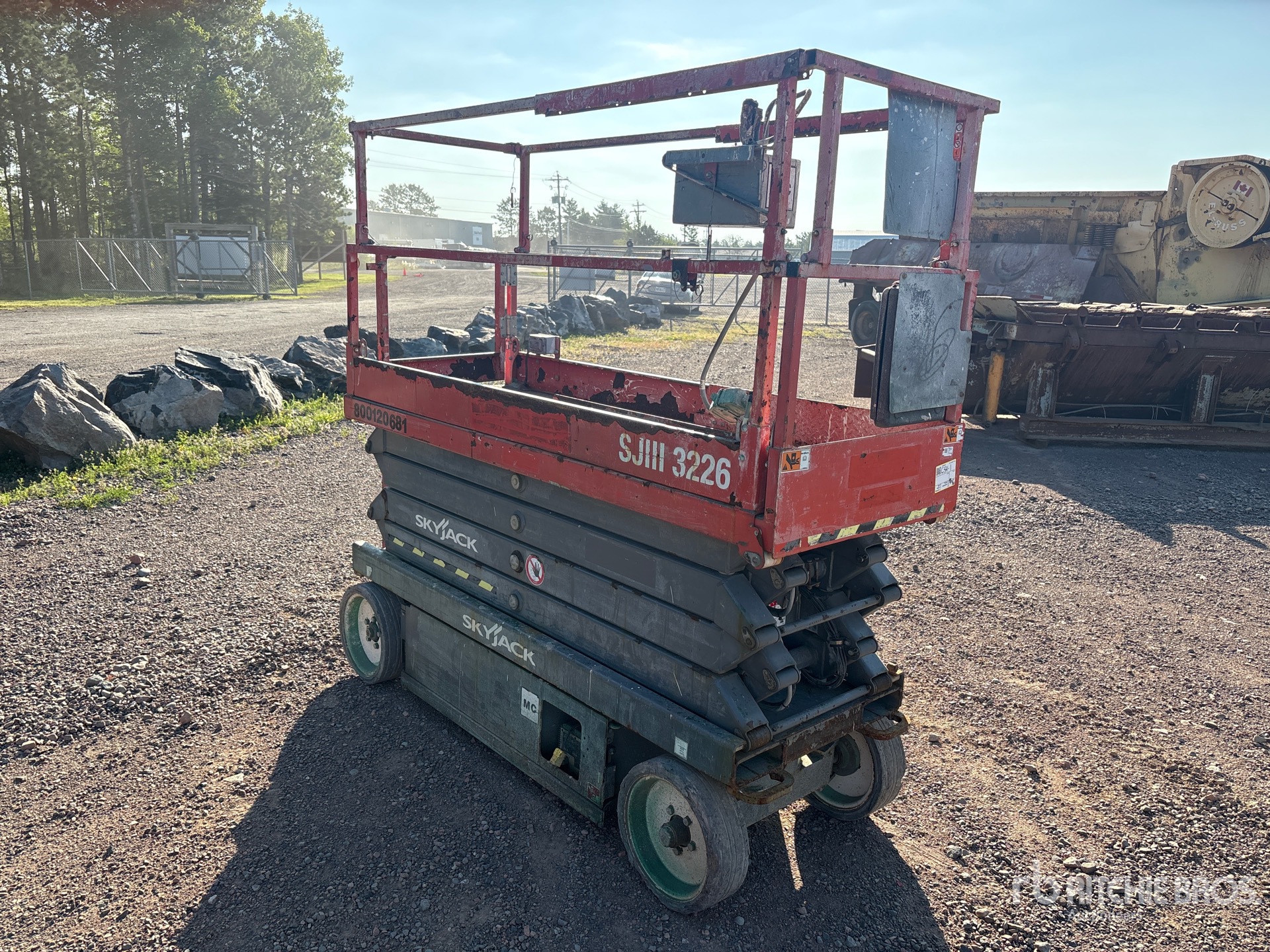 General Appearance with Picture, Right Front Corner