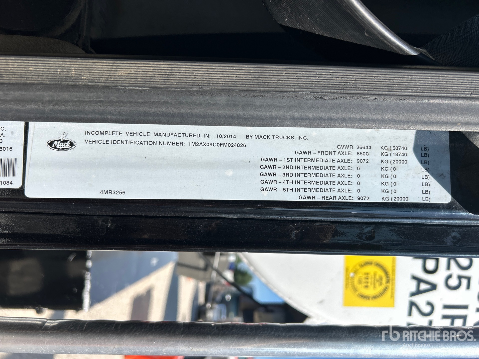 2015 Mack GU713