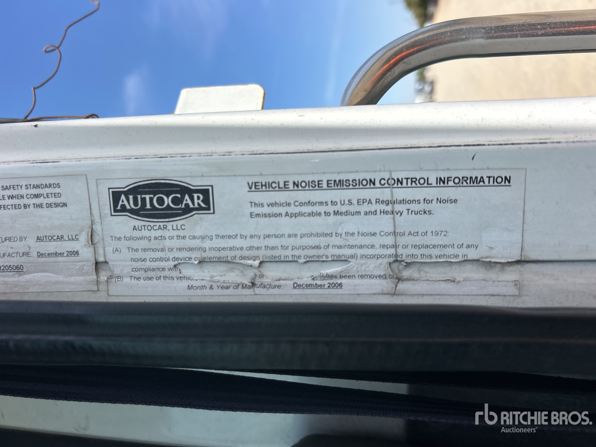 2007 Autocar 6X4 SIDE LOADER