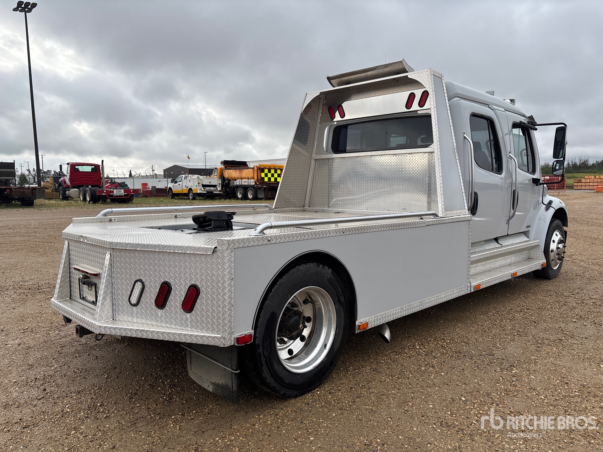 2007 Freightliner M2 106