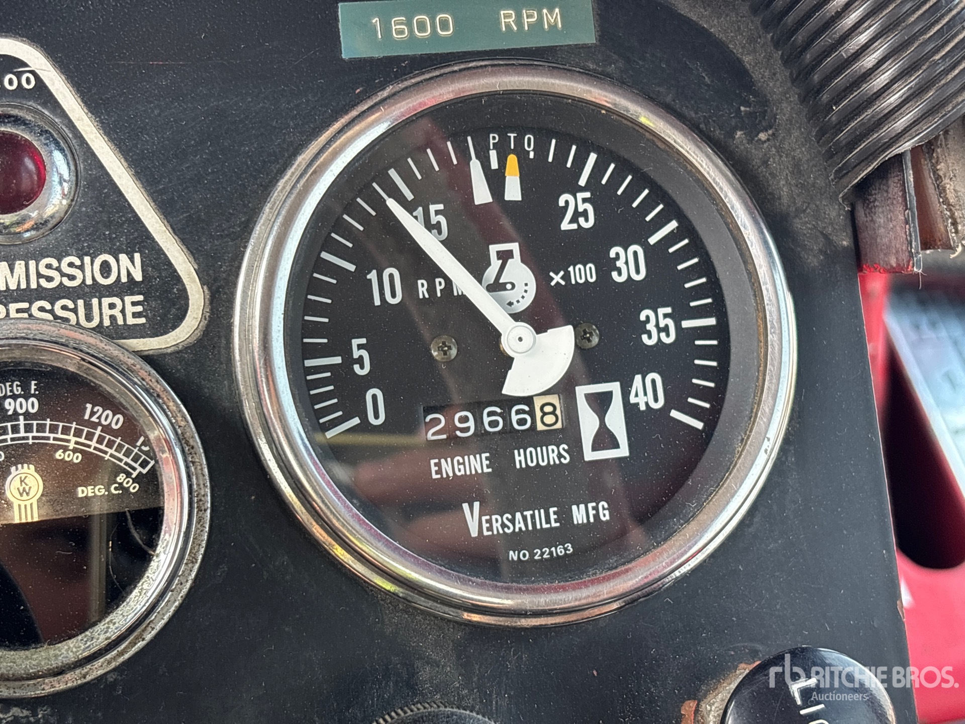 1975 Versatile 850