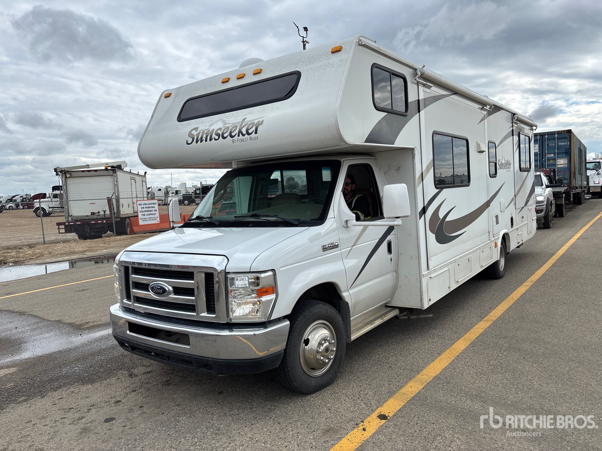 2008 Forest River SUNSEEKER 2860