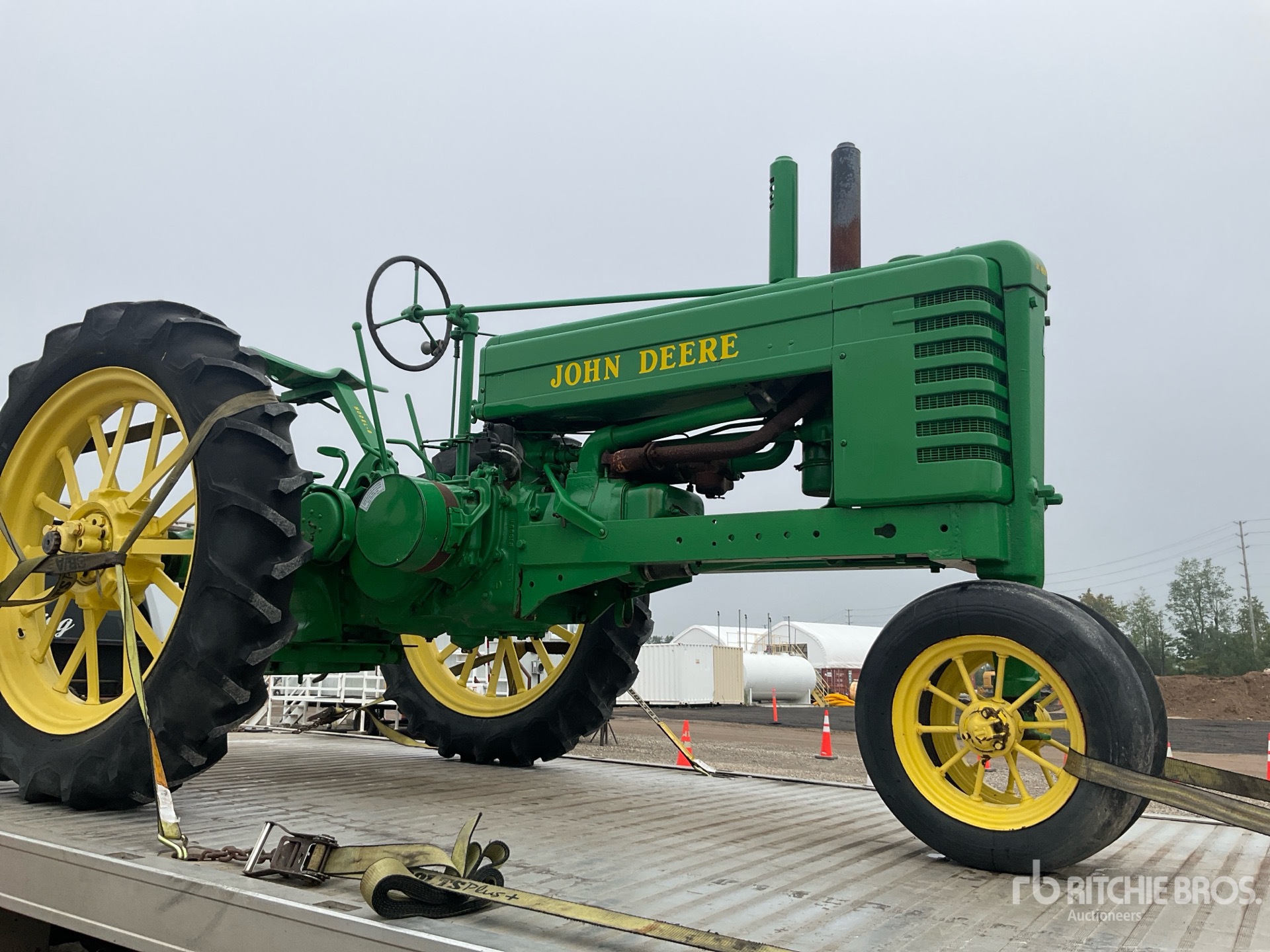 Photo of John Deere 2WD Narrow Front