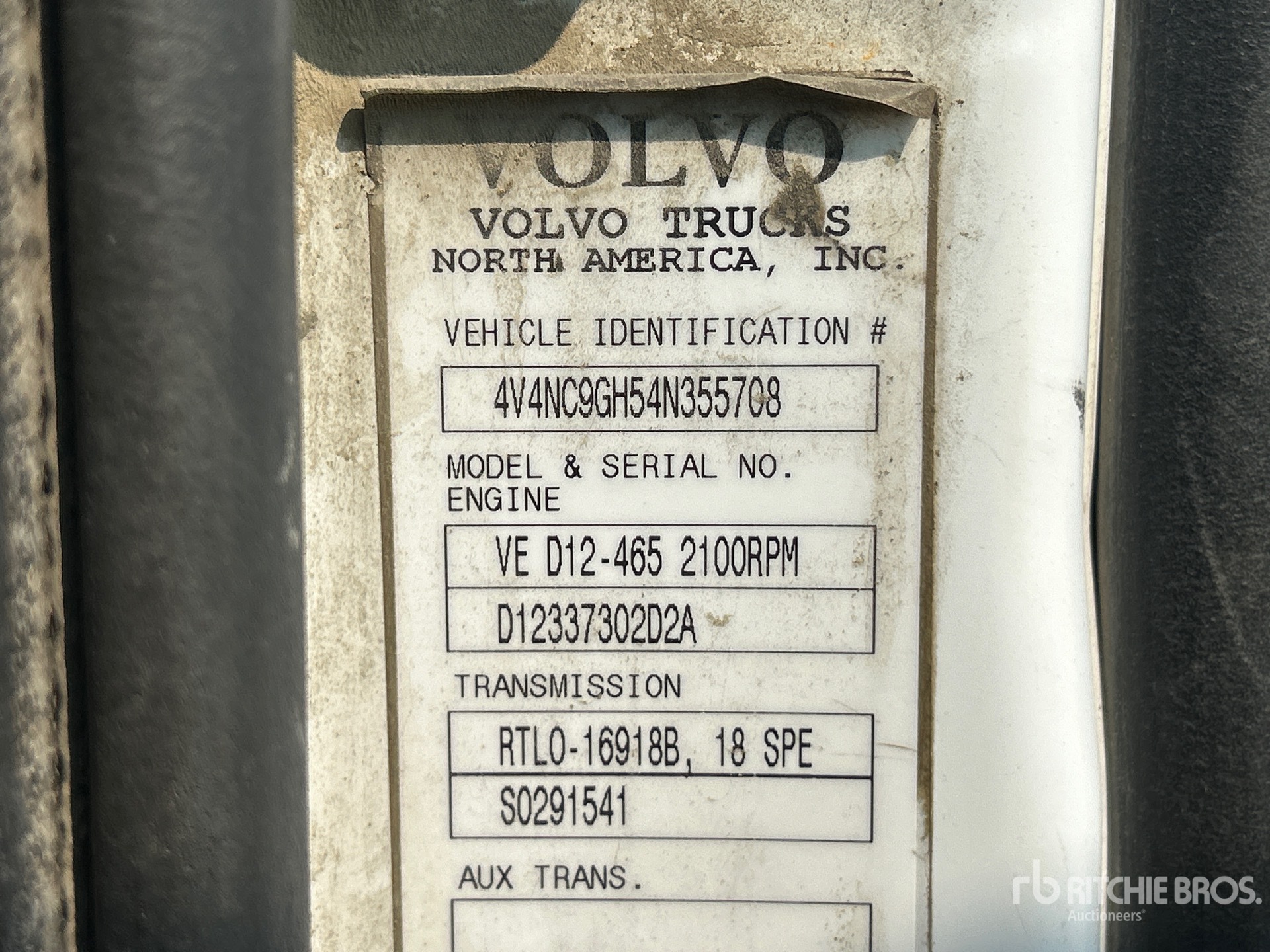 2004 Volvo VNL