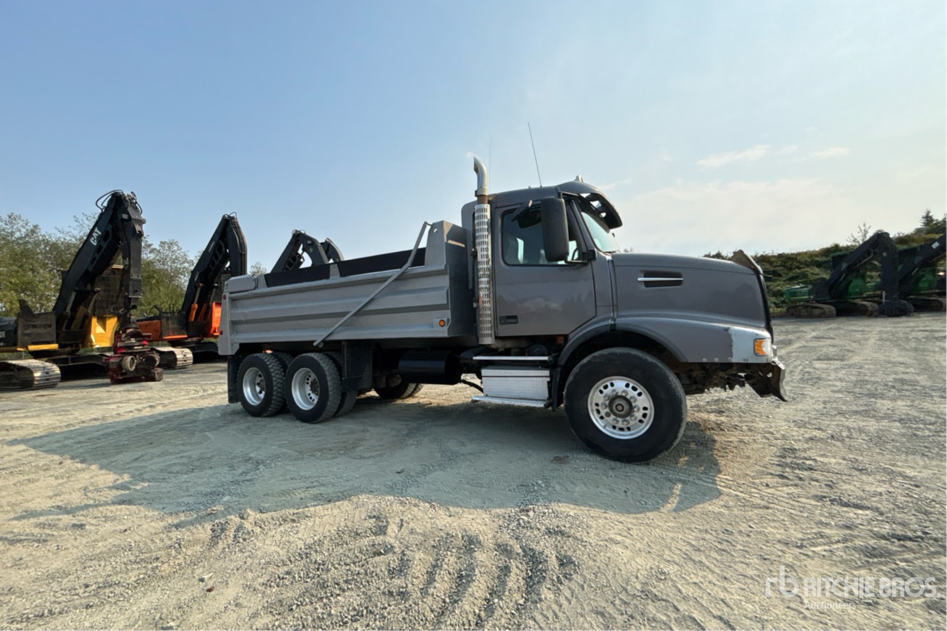 2005 Volvo VND