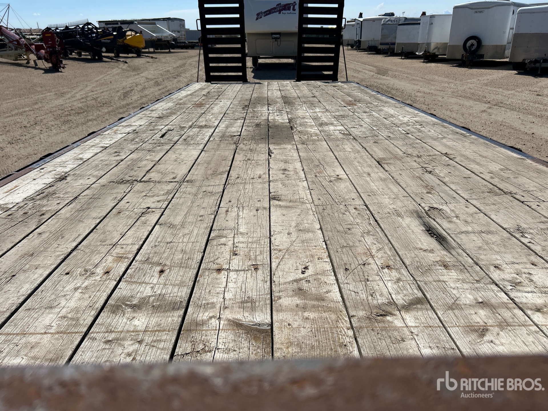 2006 Pj Trailers 26 ft Tri/A Gooseneck