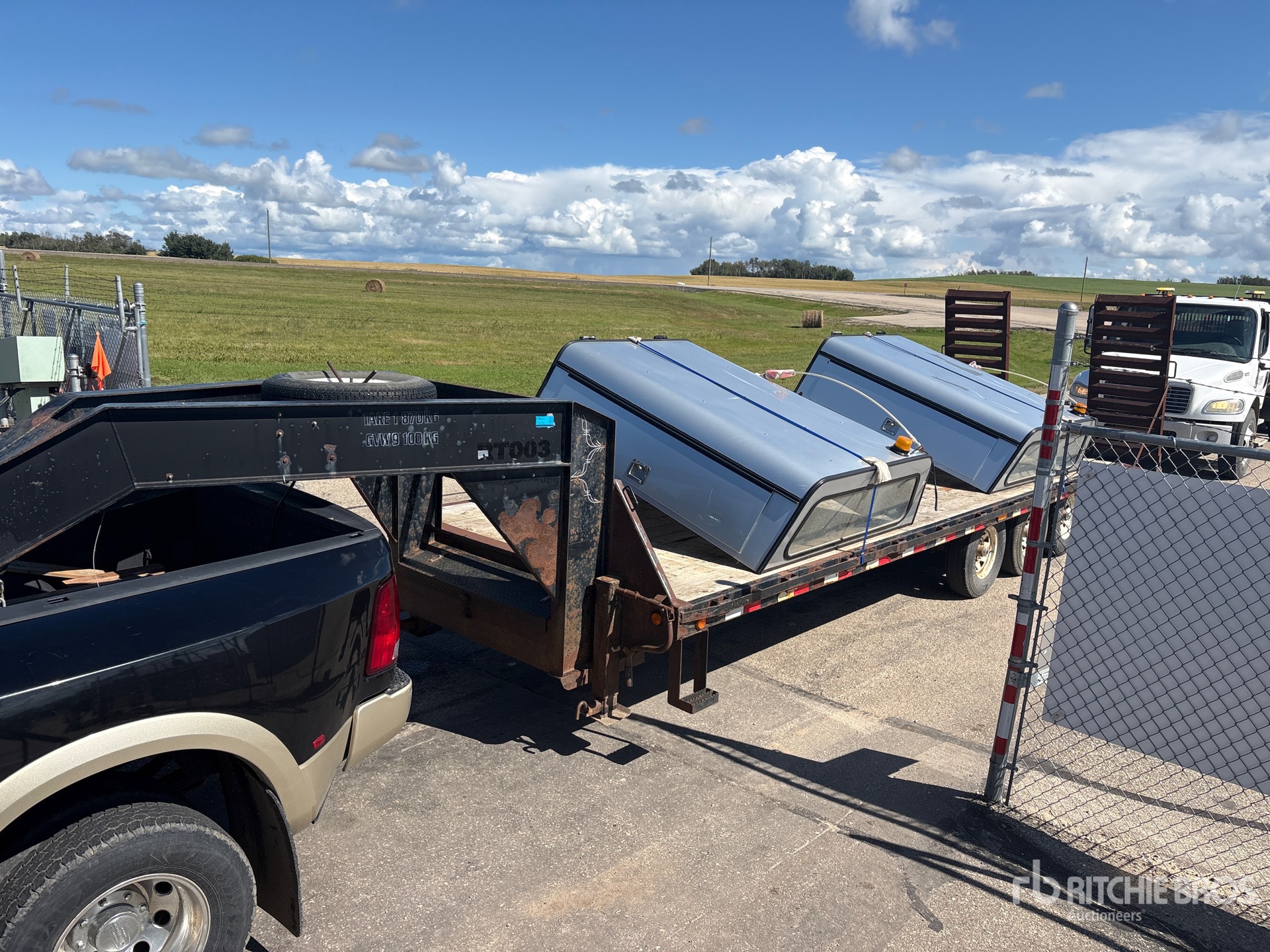 2006 Pj Trailers 26 ft Tri/A Gooseneck