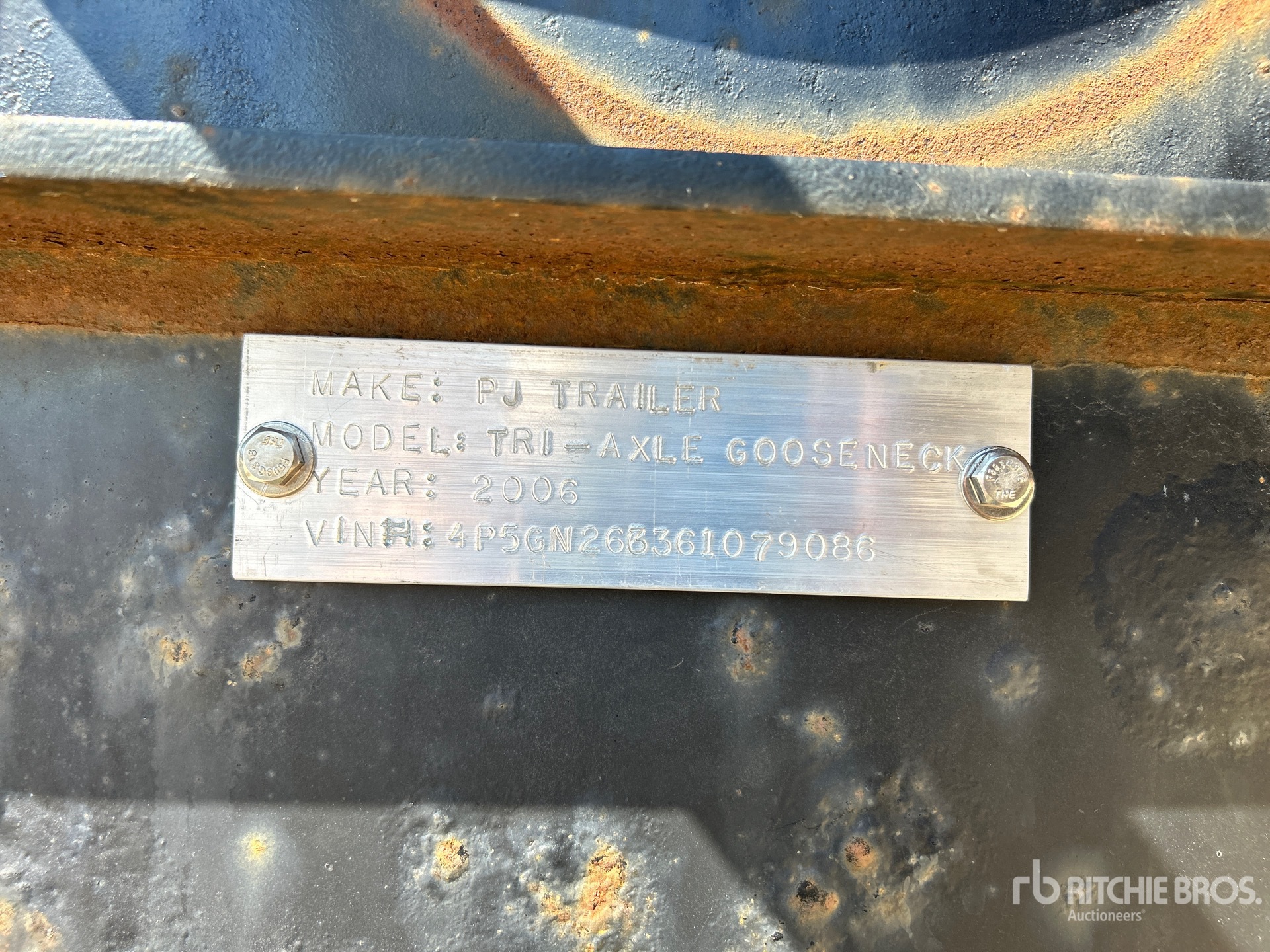 2006 Pj Trailers 26 ft Tri/A Gooseneck
