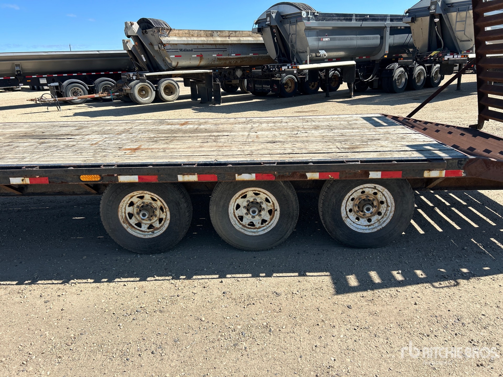 2006 Pj Trailers 26 ft Tri/A Gooseneck