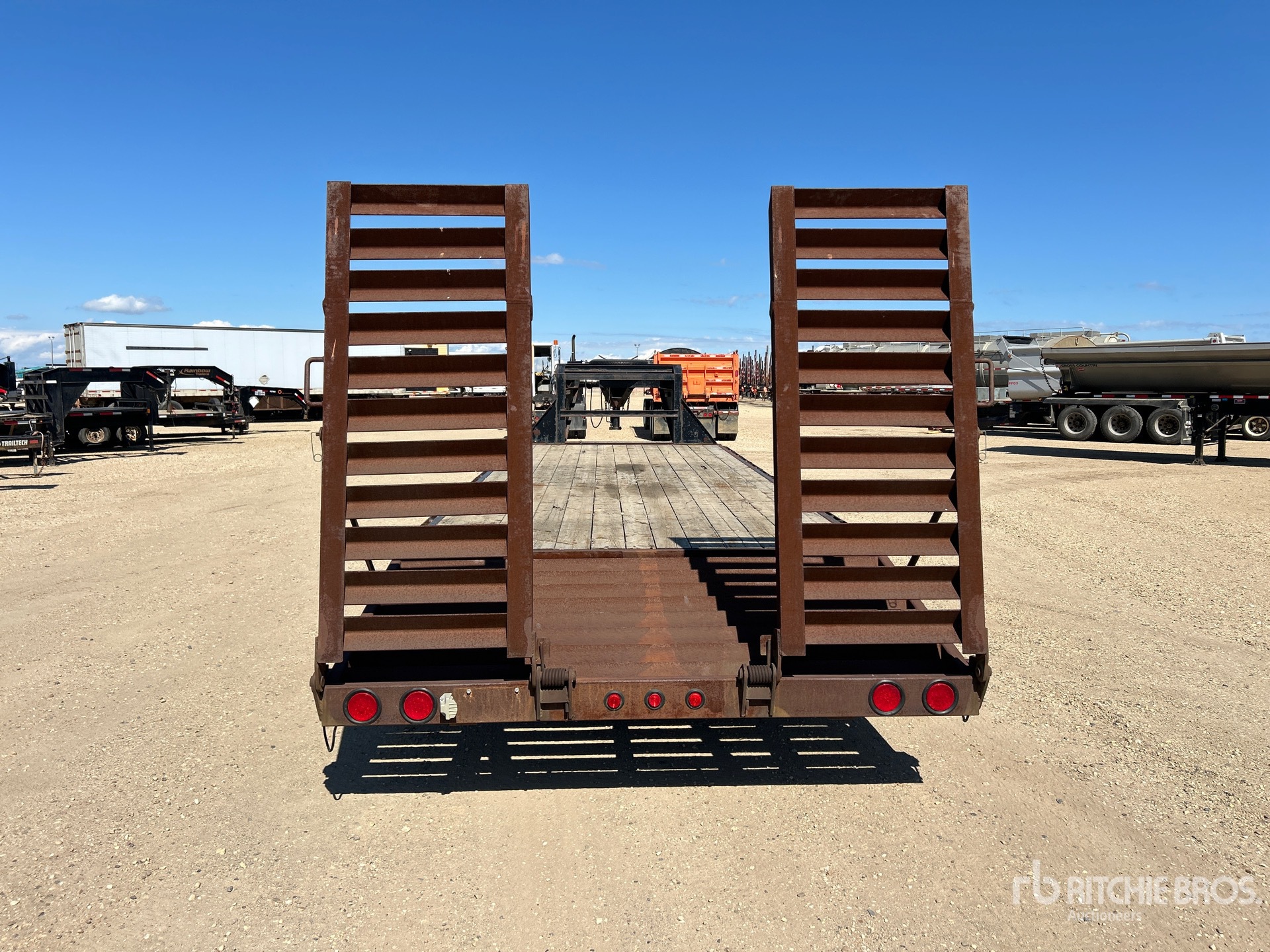 2006 Pj Trailers 26 ft Tri/A Gooseneck