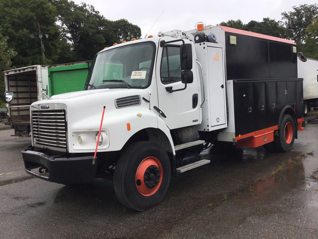 2009 (unverified) Freightliner M2 106 S/A Service Truck